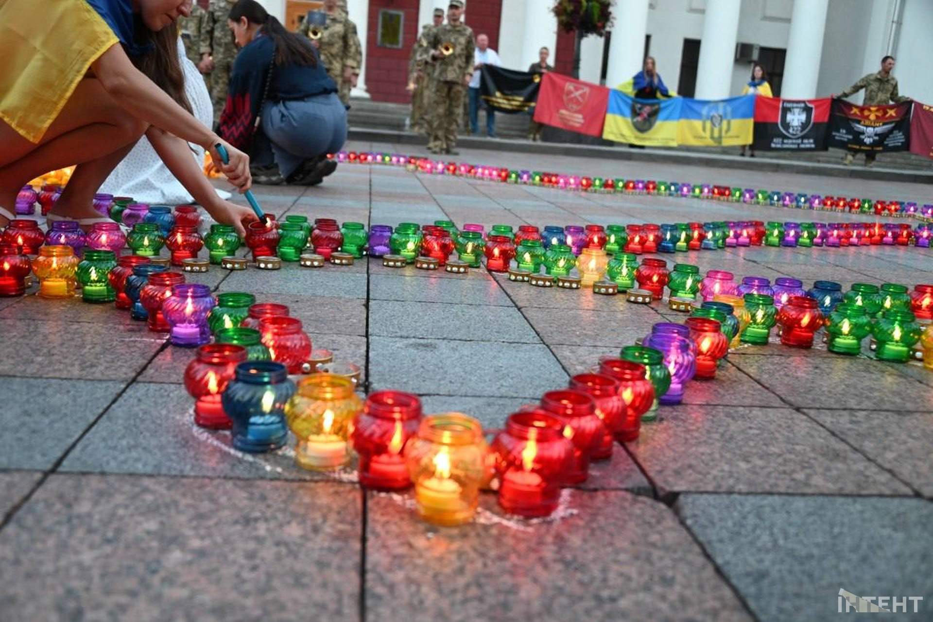 Лампадки, панахида та військовий оркестр: в Одесі стартував Вишиванковий фестиваль
