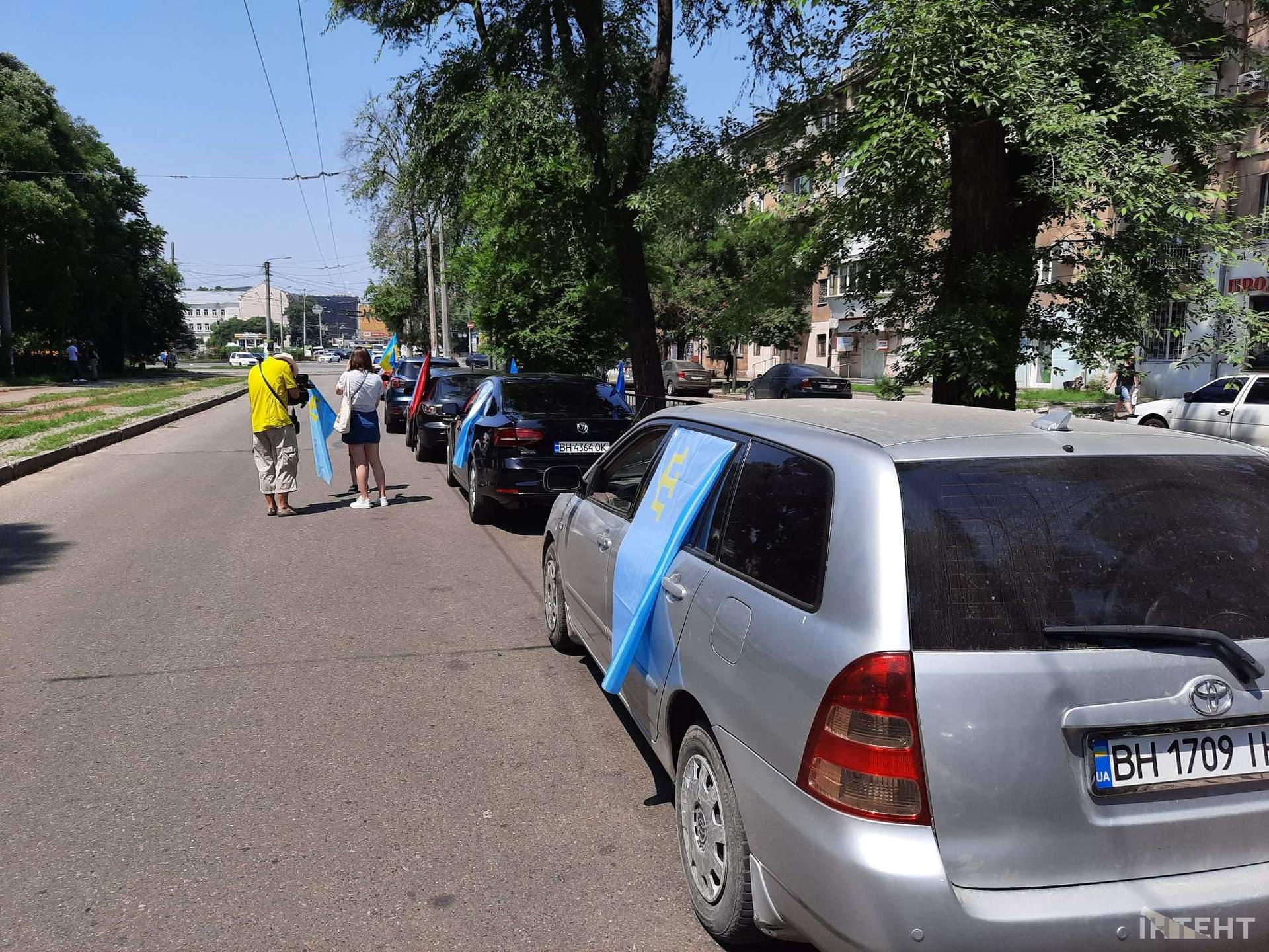 В Одесі влаштували мегамарш вишиванок та автопробіг до дня кримськотатарського прапору