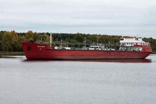 У Керченській протоці тонуть два російські кораблі з нафтопродуктами