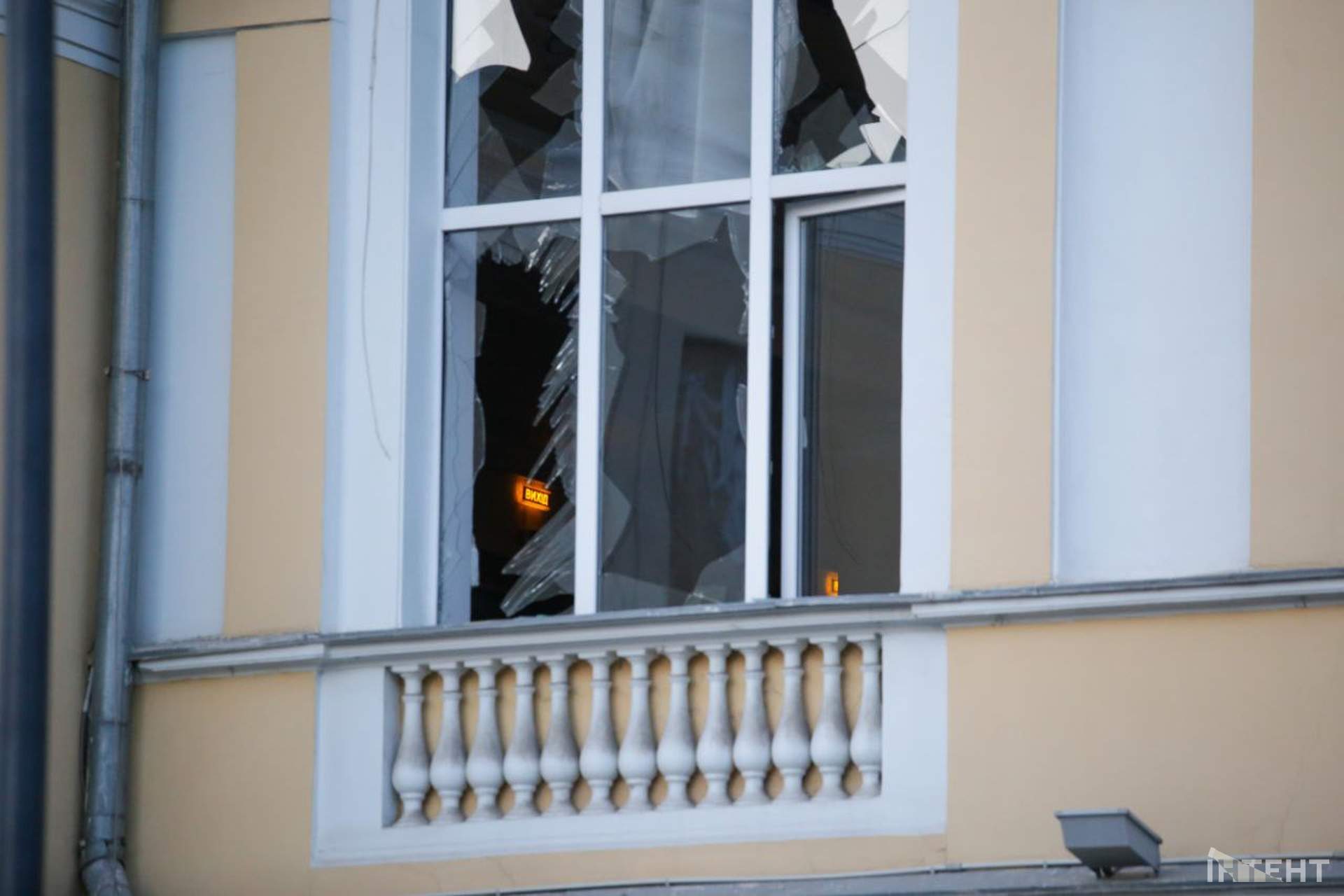 Наслідки нічної атаки росіян по Одесі в світлинах Інтента