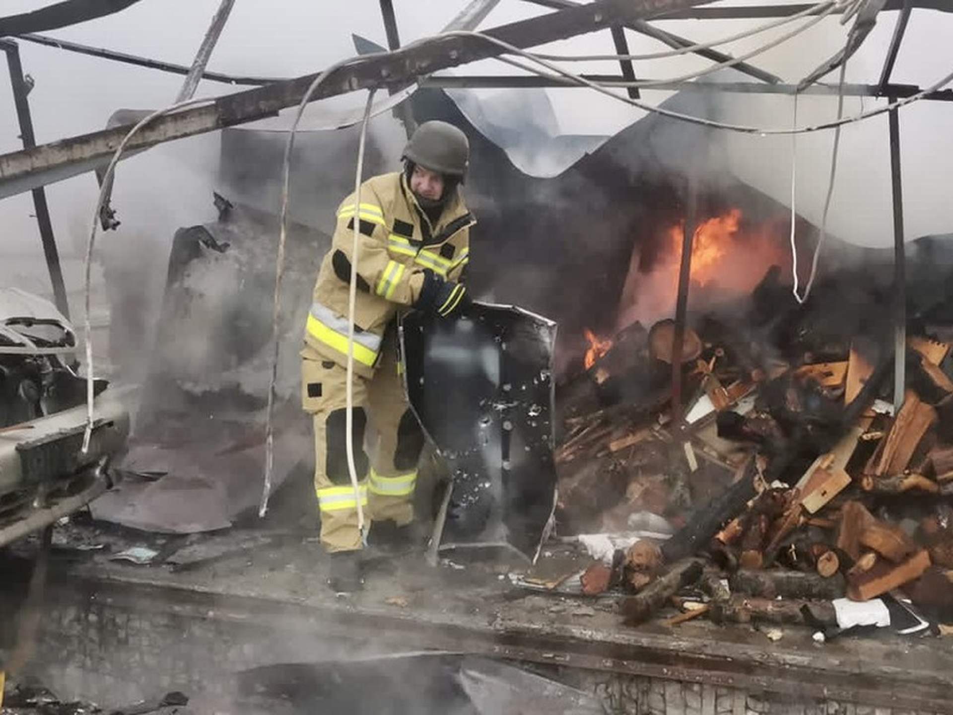 Рятувальники Херсонщини ліквідували пожежу, що виникла через обстріли окупантів