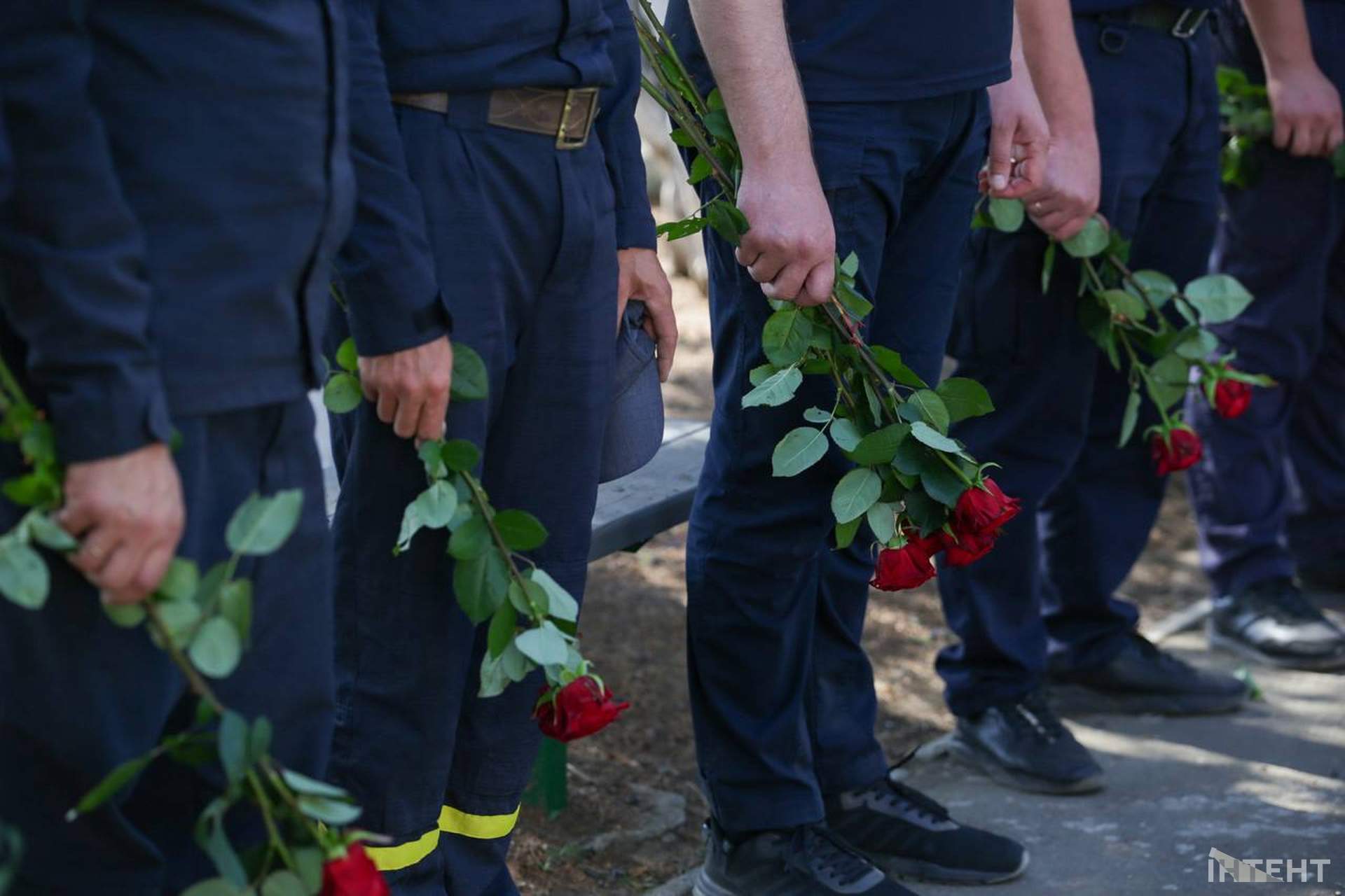 Рятувальники Одещини замінили таблички на вулиці, названій на честь загиблого колеги