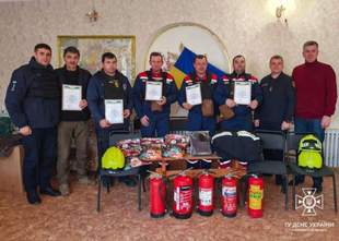 В Херсонському районі нагородили вогнеборців