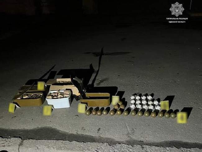 Одеський водій не зміг пояснити поліцейським походження гранат у його авто