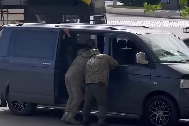 ФОТО: скріншот відео примусової мобілізації