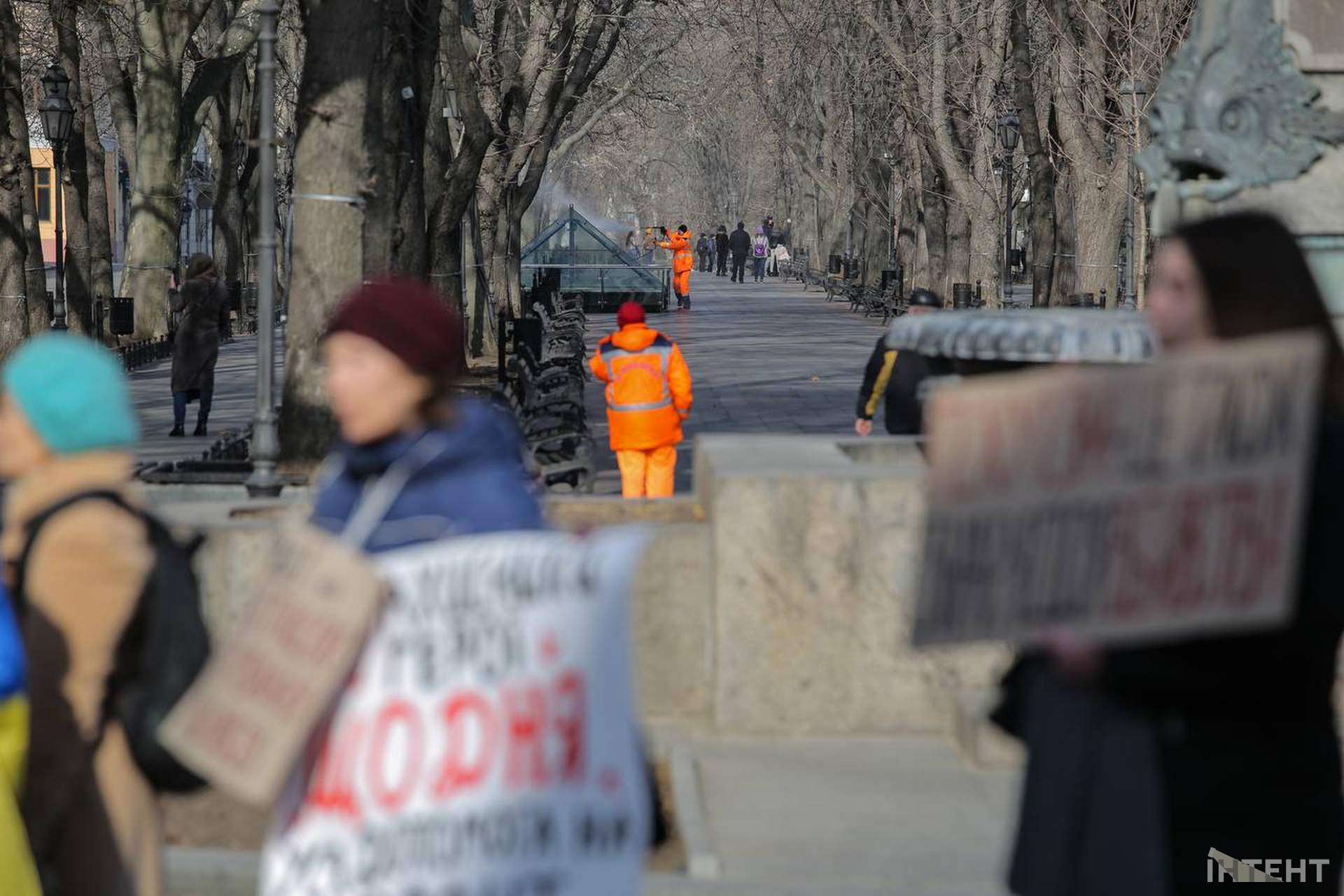 У другу річницю вторгнення одесити вийшли на 26 щосуботню акцію перед мерією