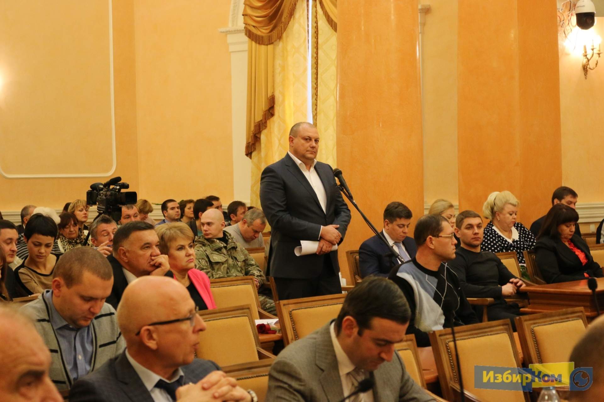 Сессия Одесского городского совета: розы депутатам и более ста вопросов повестки дня