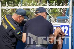 Рятувальники Одещини замінили таблички на вулиці, названій на честь загиблого колеги
