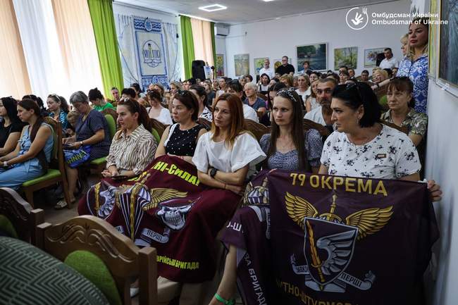 Родичі військовполонених на зустрічі з Лубінцем: Фото: ТГ-канал Омбудсмана