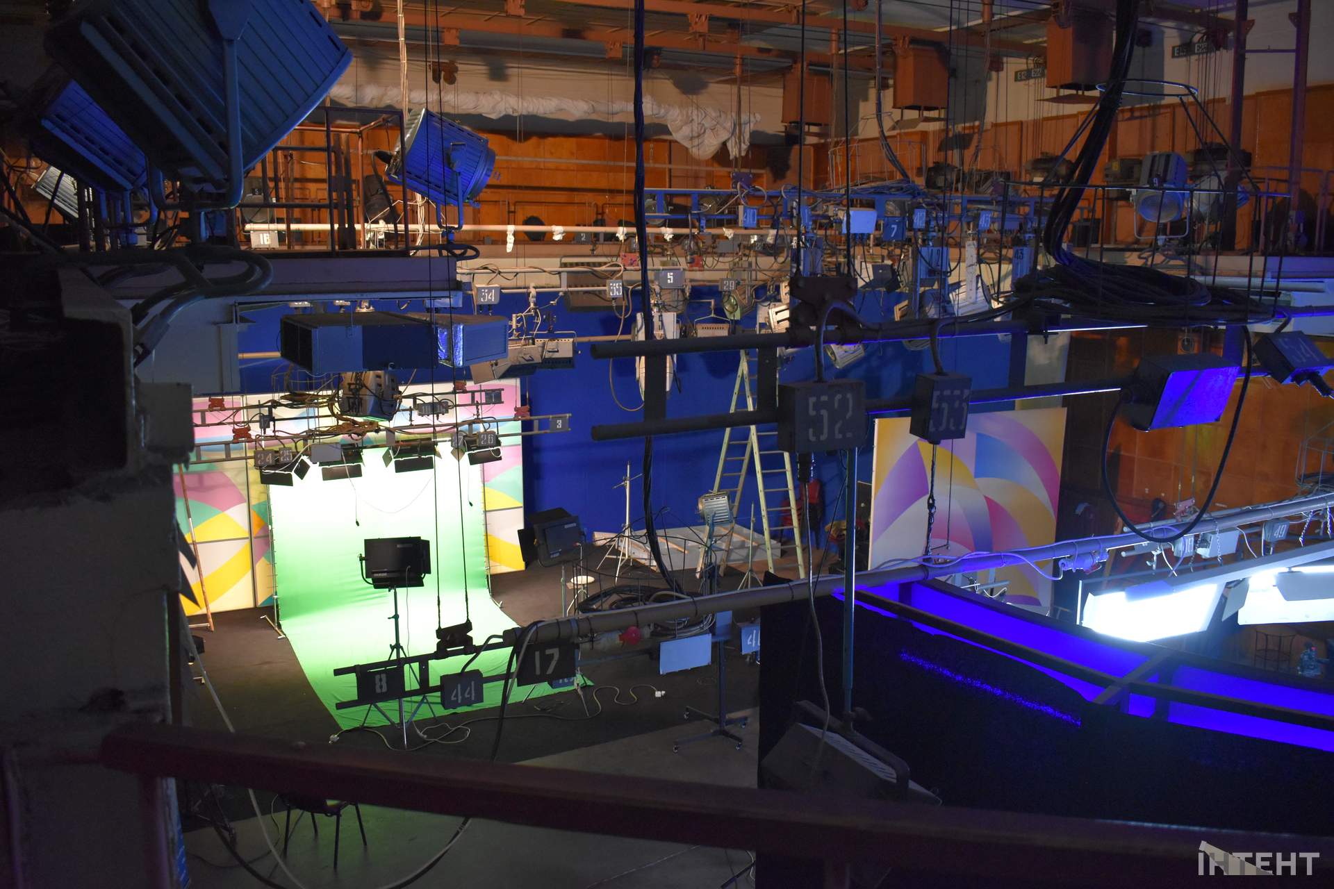 Екскурсія кабінетами "Суспільного": поєднання різних епох одеського телебачення