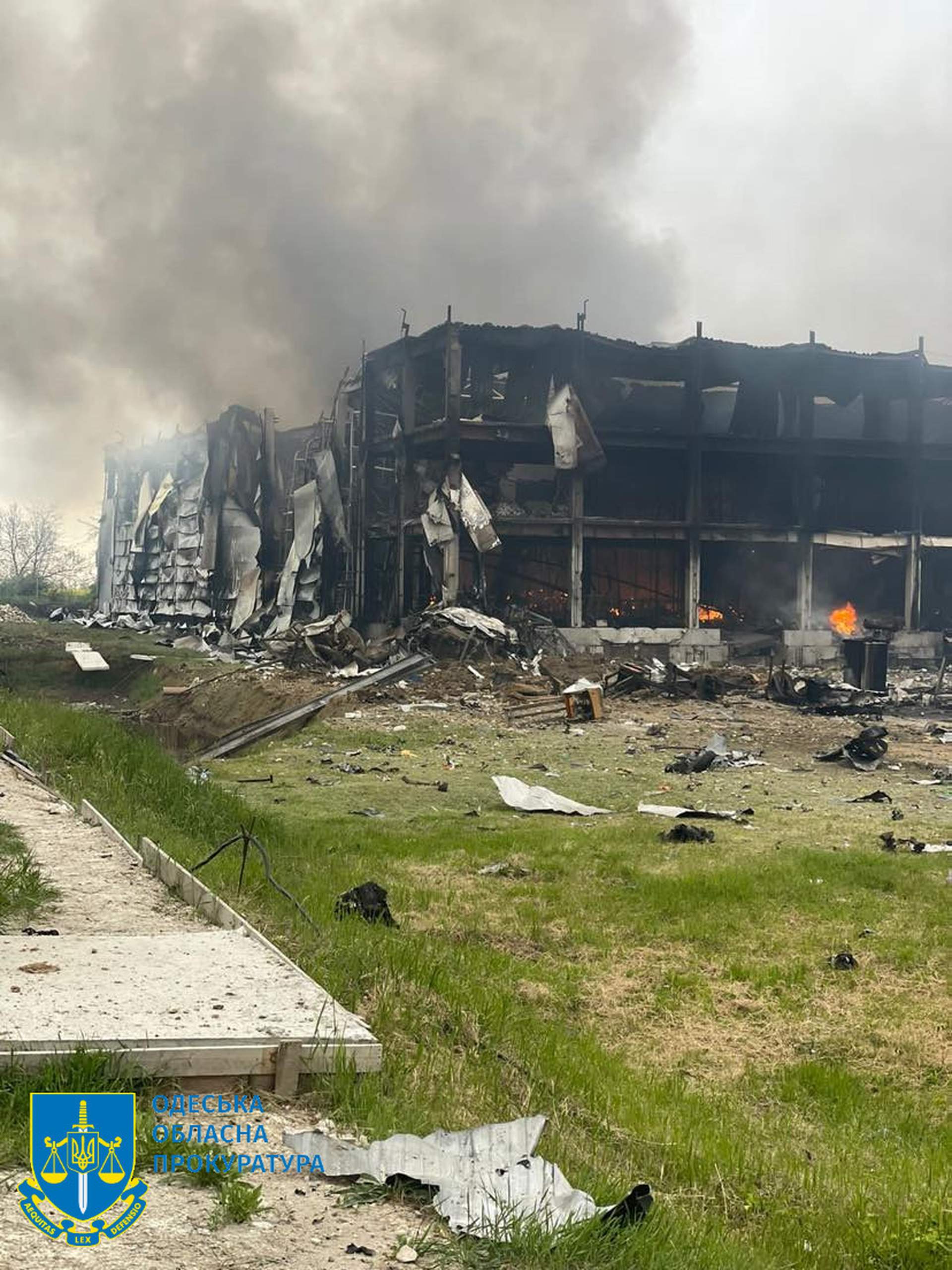 Ворожі ракети знищили базу відпочинку та склад Червоного Хреста на Одещині