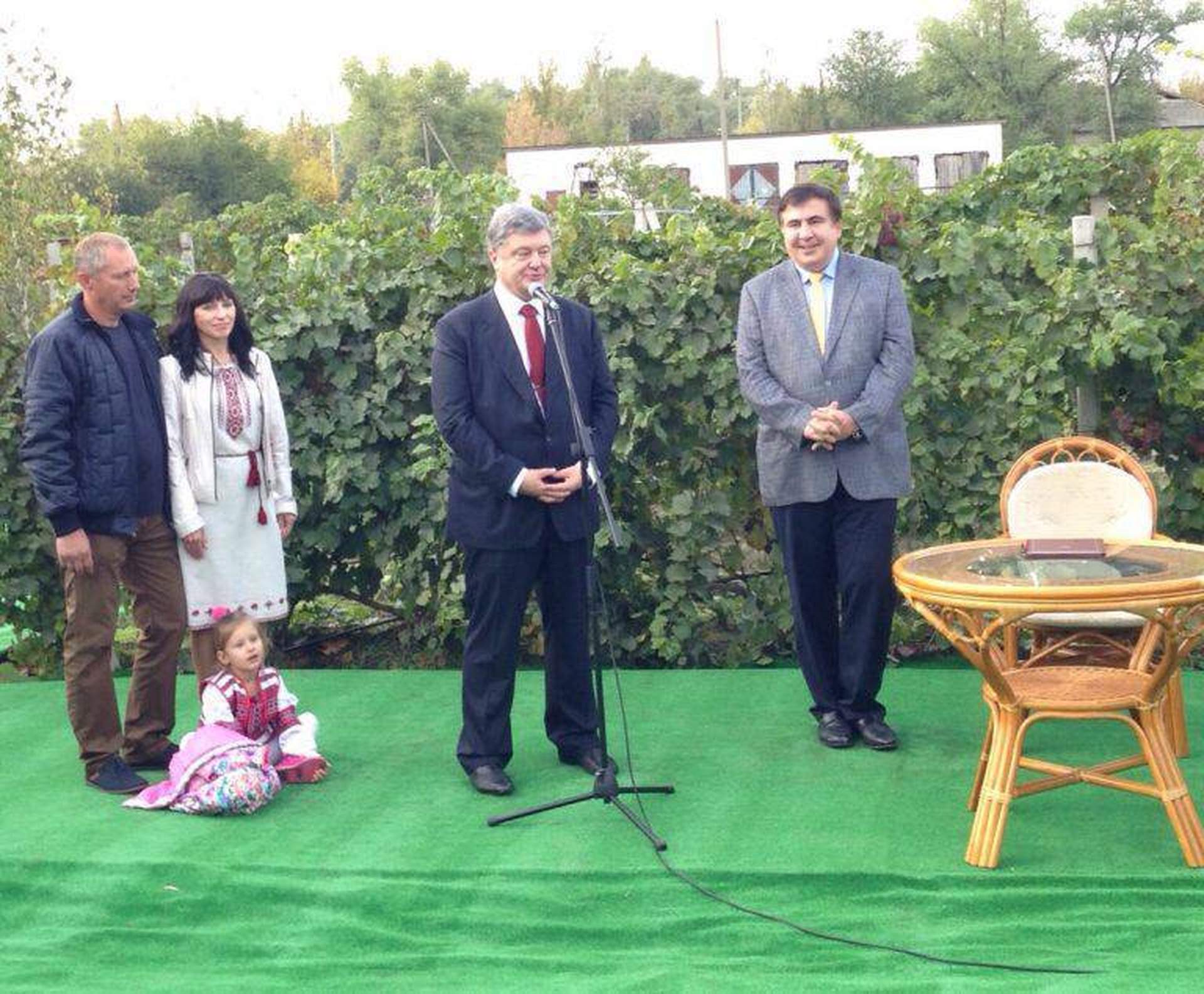 Порошенко в Одессе: трасса Одесса-Рени и "винный закон"