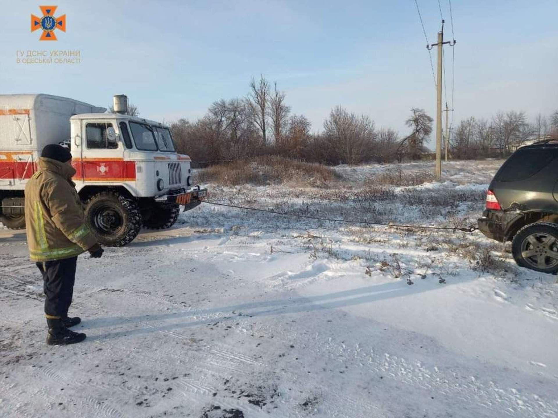 Одеські рятувальники звільнили зі снігового полону 14 автомобілів