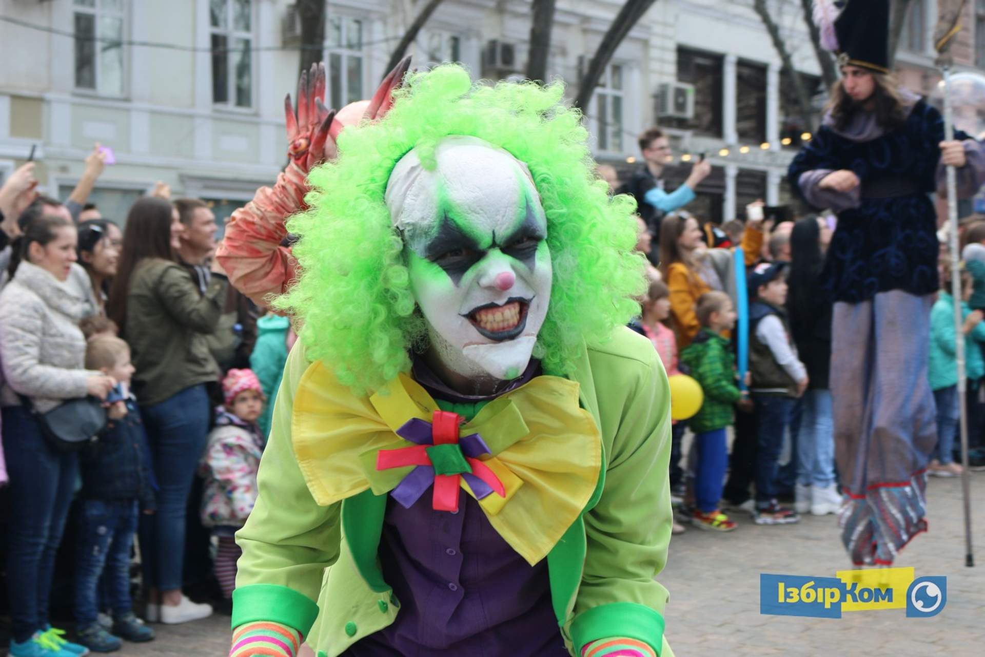 Парад Юморины 2019: зомби, клоуны и Чарли Чаплины