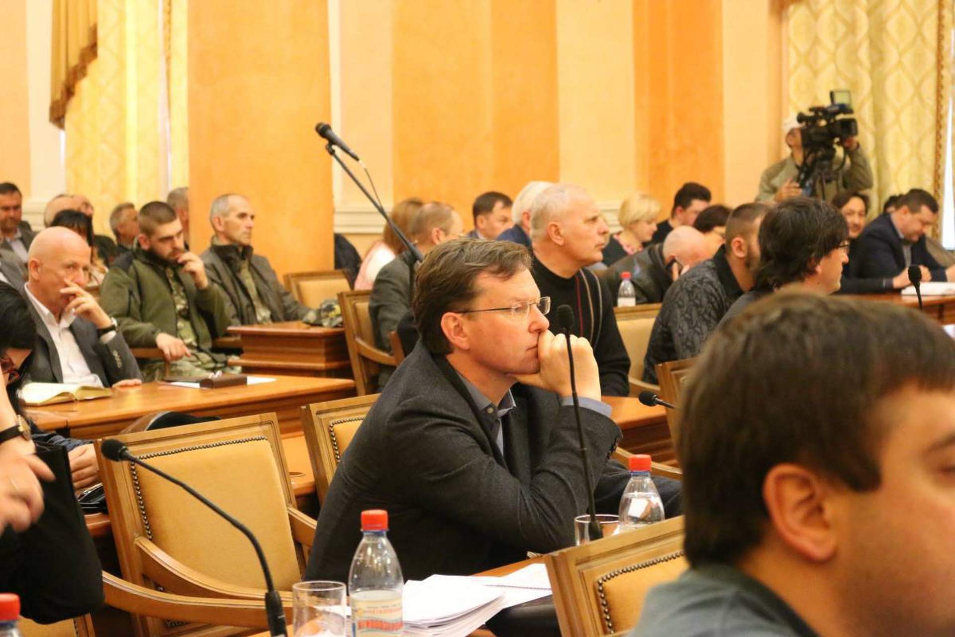 Сессия Одесского горсовета: "майдан" и переполненный зал