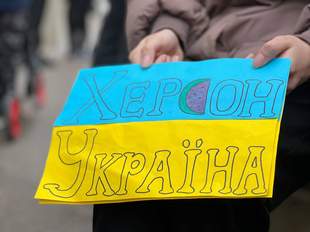 Переселенці з Херсону святкують в Одесі звільнення їхнього міста