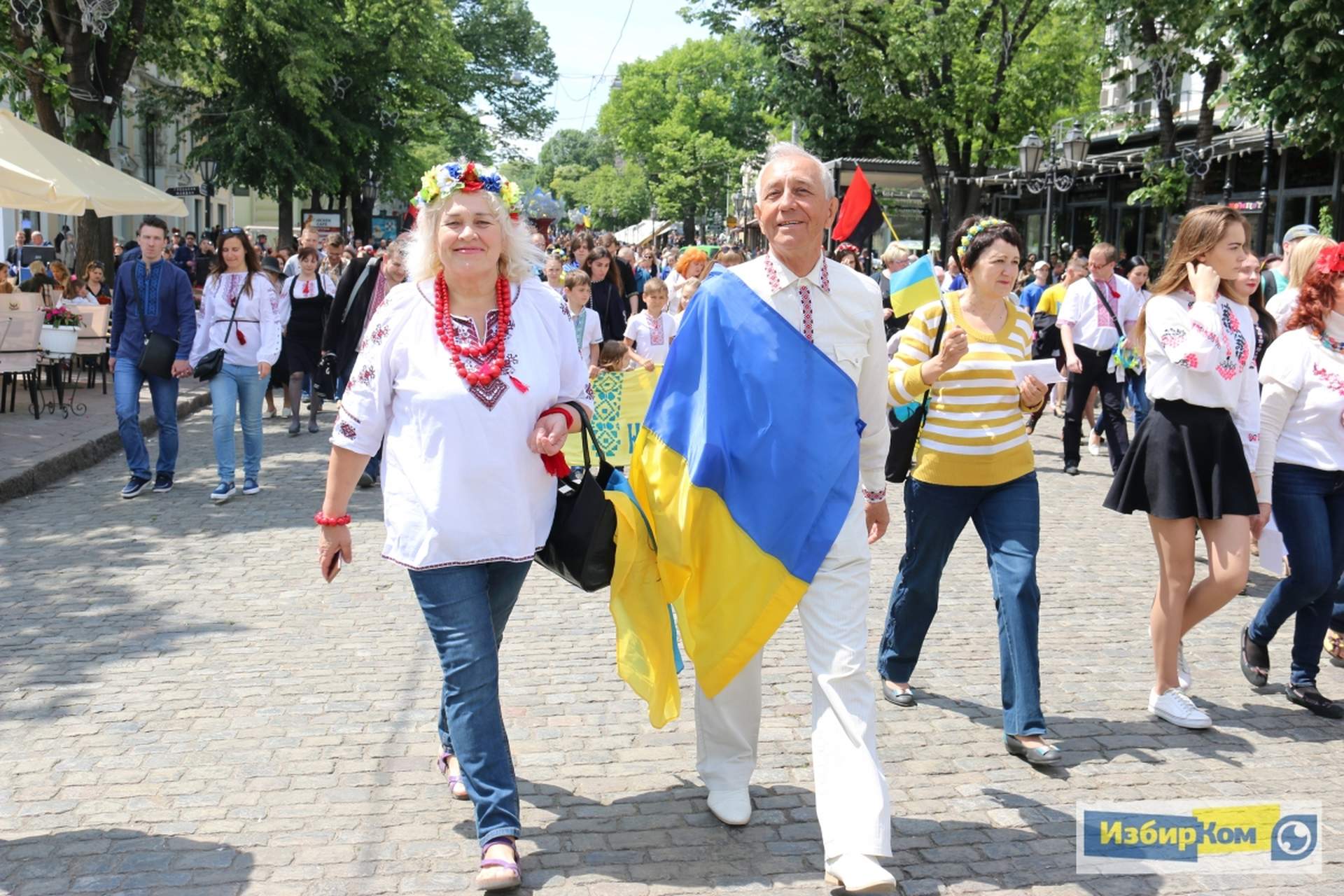 В Одессе состоялся юбилейный десятый МегаМарш в вышиванках