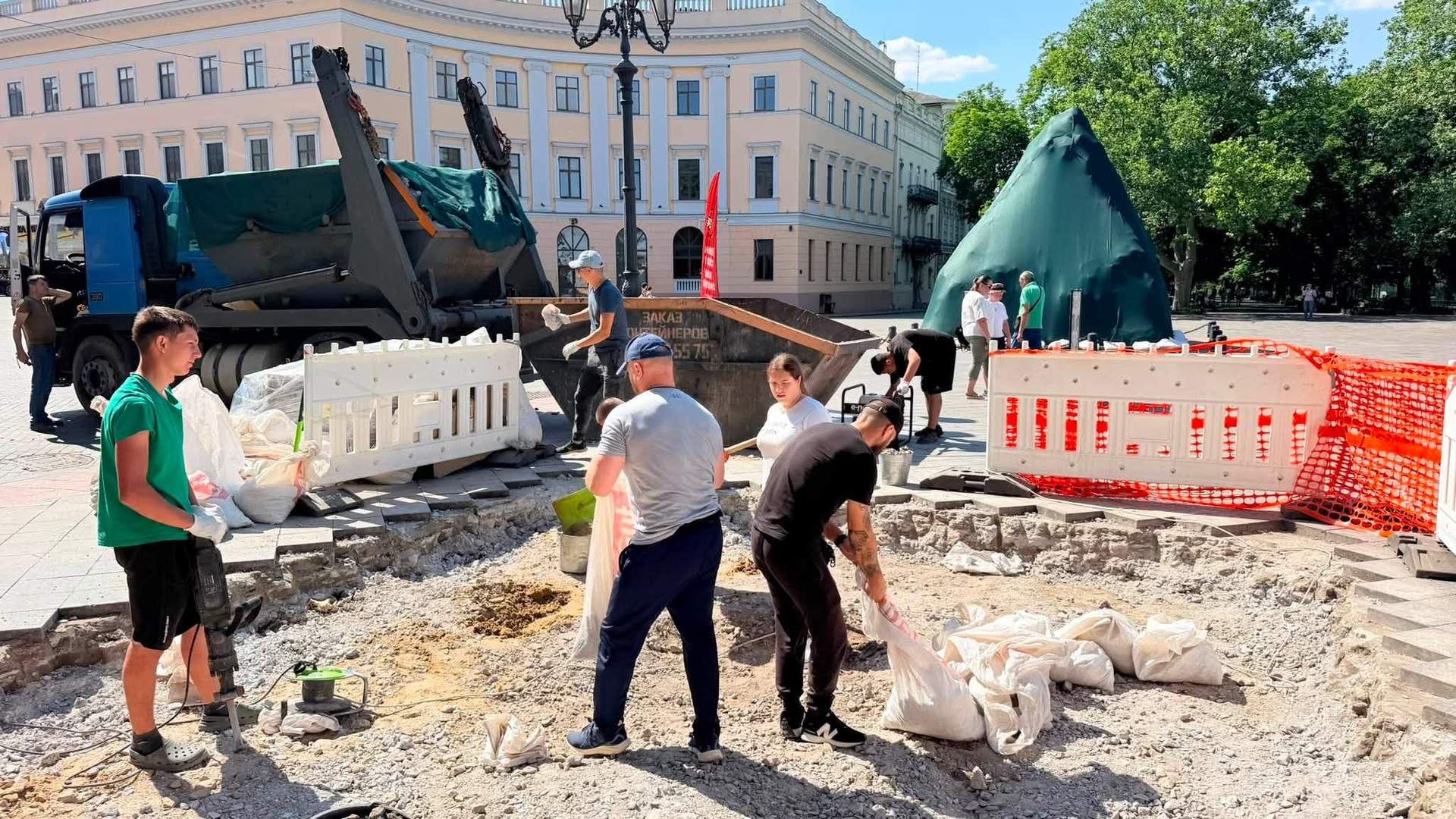 На Приморьскому бульварі в Одесі відновили розкопки: вже є перша знахідка