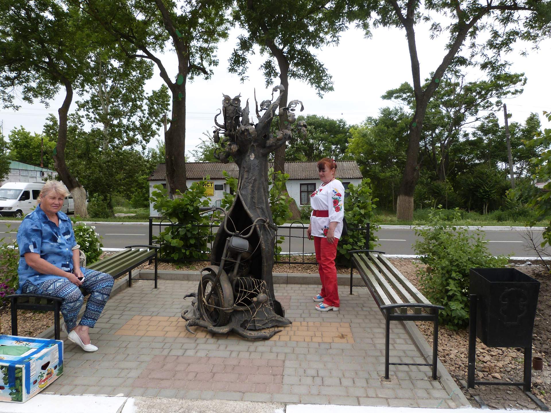 Під час фестивалю вуличного мистецтва у Доброславі відкрили металеву "перлинку"