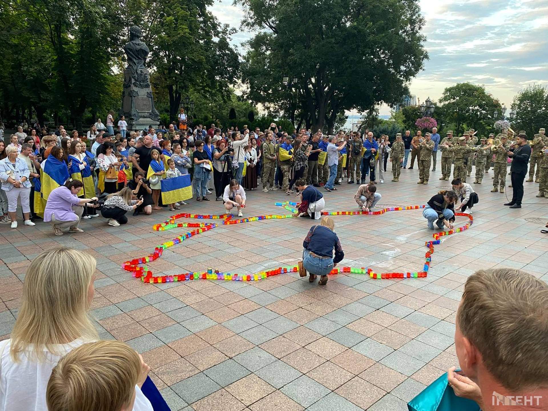 В центрі Одеси виклали свічками мапу України в пам'ять про загиблих героїв