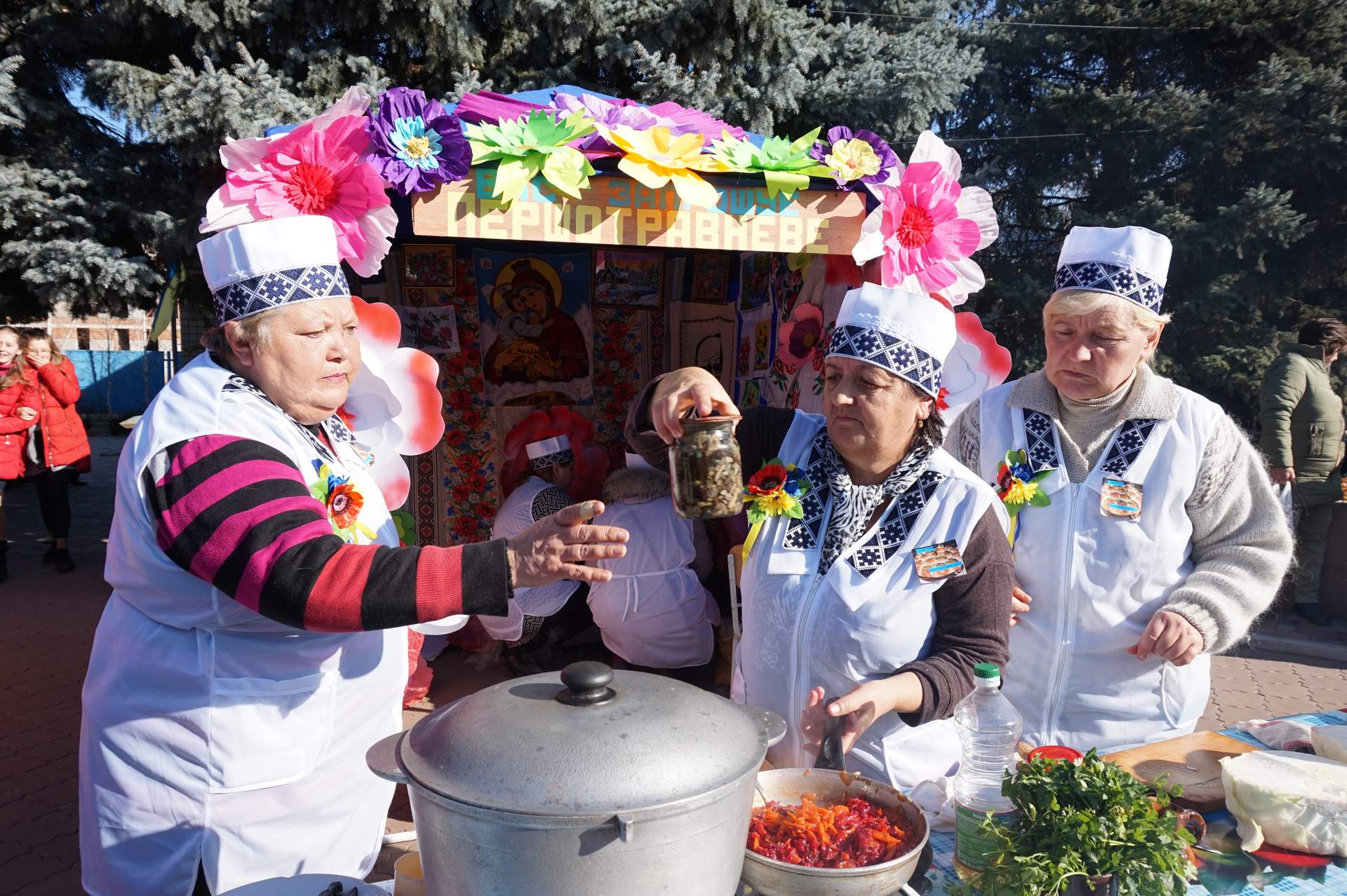 Борщ из перепелов, с "ушками" и фазанами: на севере Одесской области соревновались лучшие повара районов