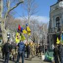 Перед дверью прокуратуры Одесской области сложили шины и повесили чучело