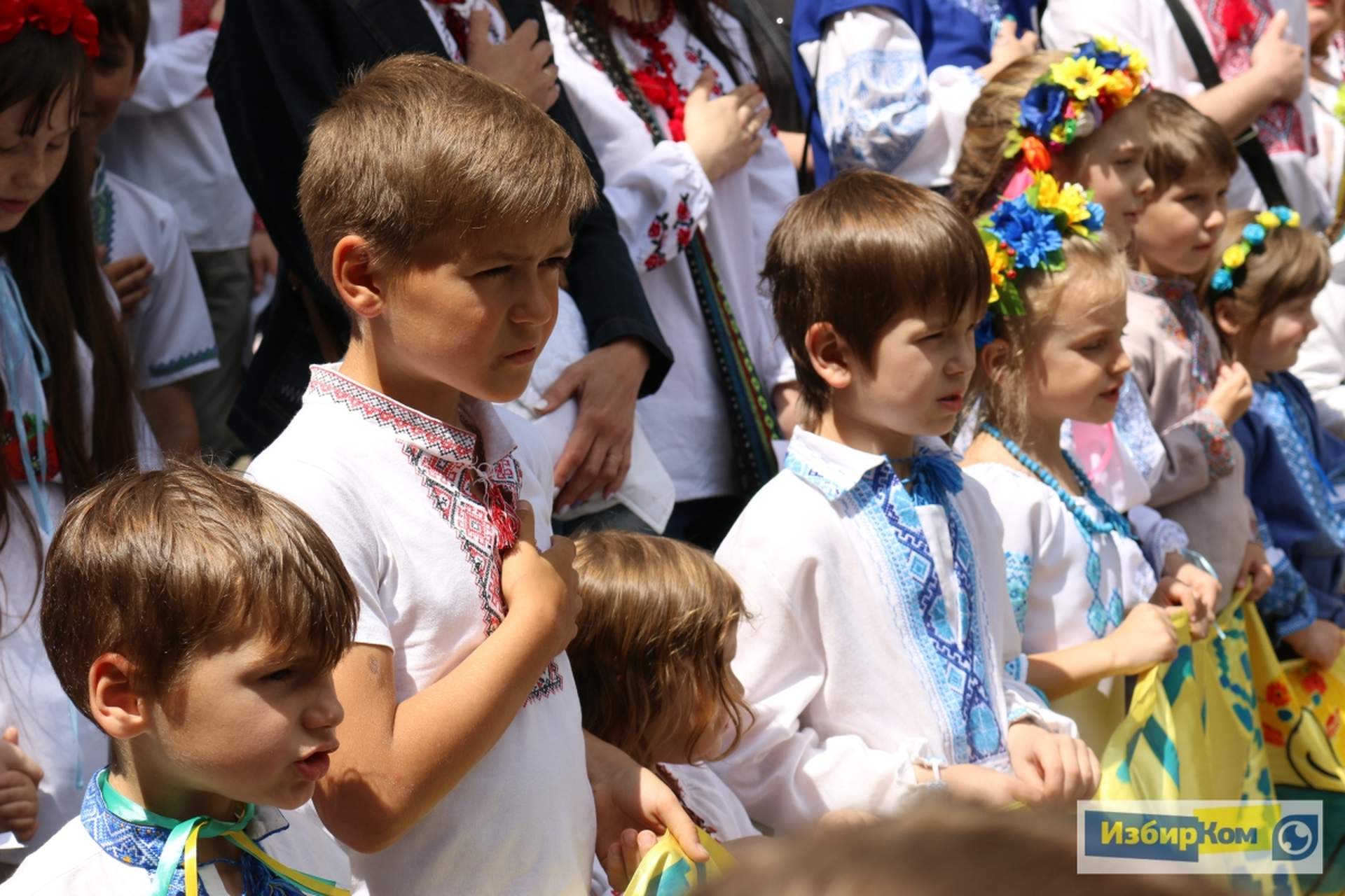 В Одессе состоялся юбилейный десятый МегаМарш в вышиванках