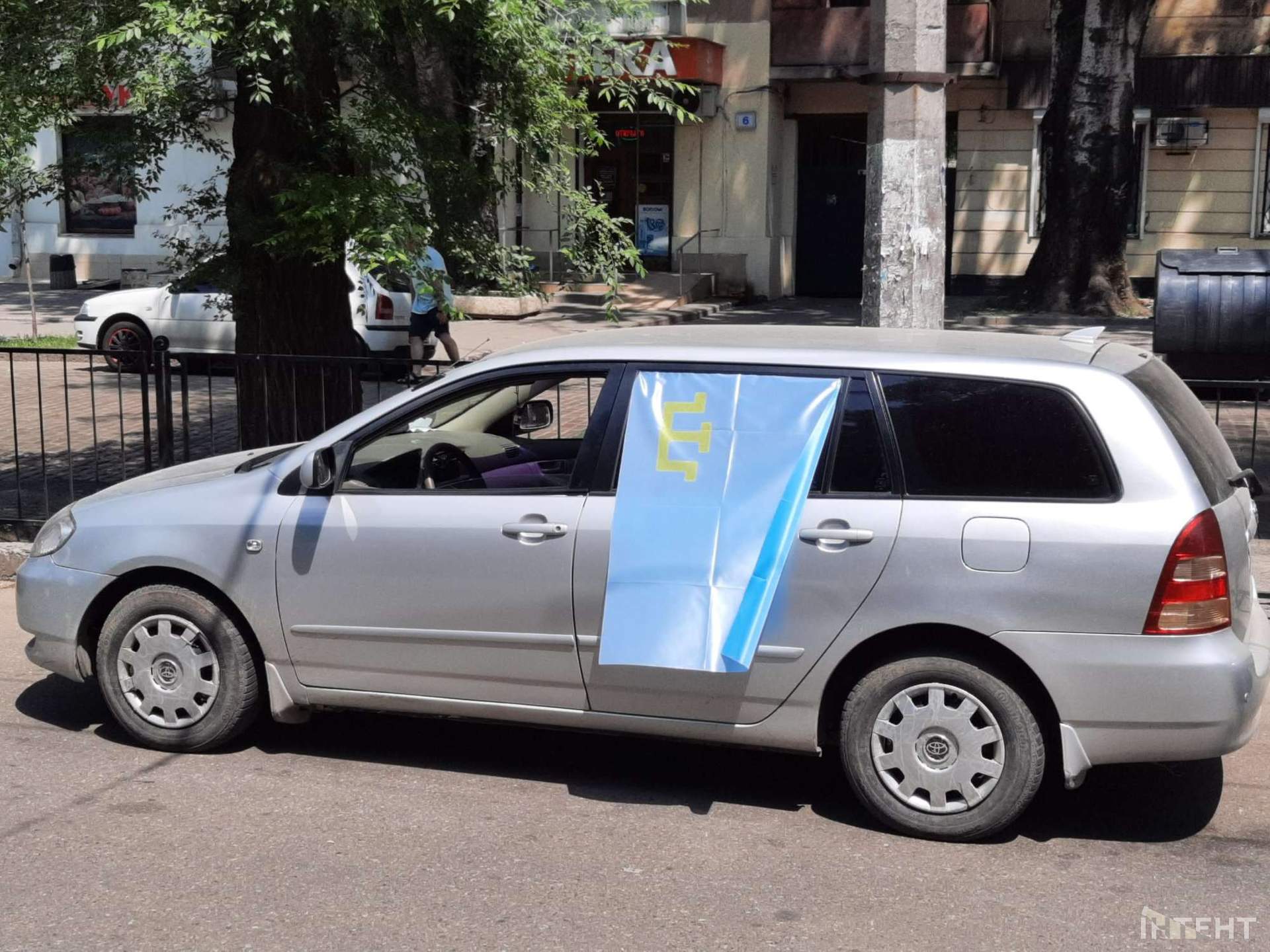 В Одесі влаштували мегамарш вишиванок та автопробіг до дня кримськотатарського прапору