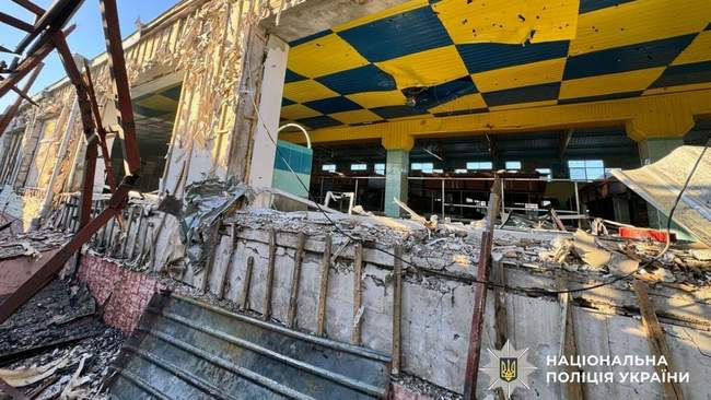 Наслідки атаки у Херсоні. ФОТО: npu.gov.ua