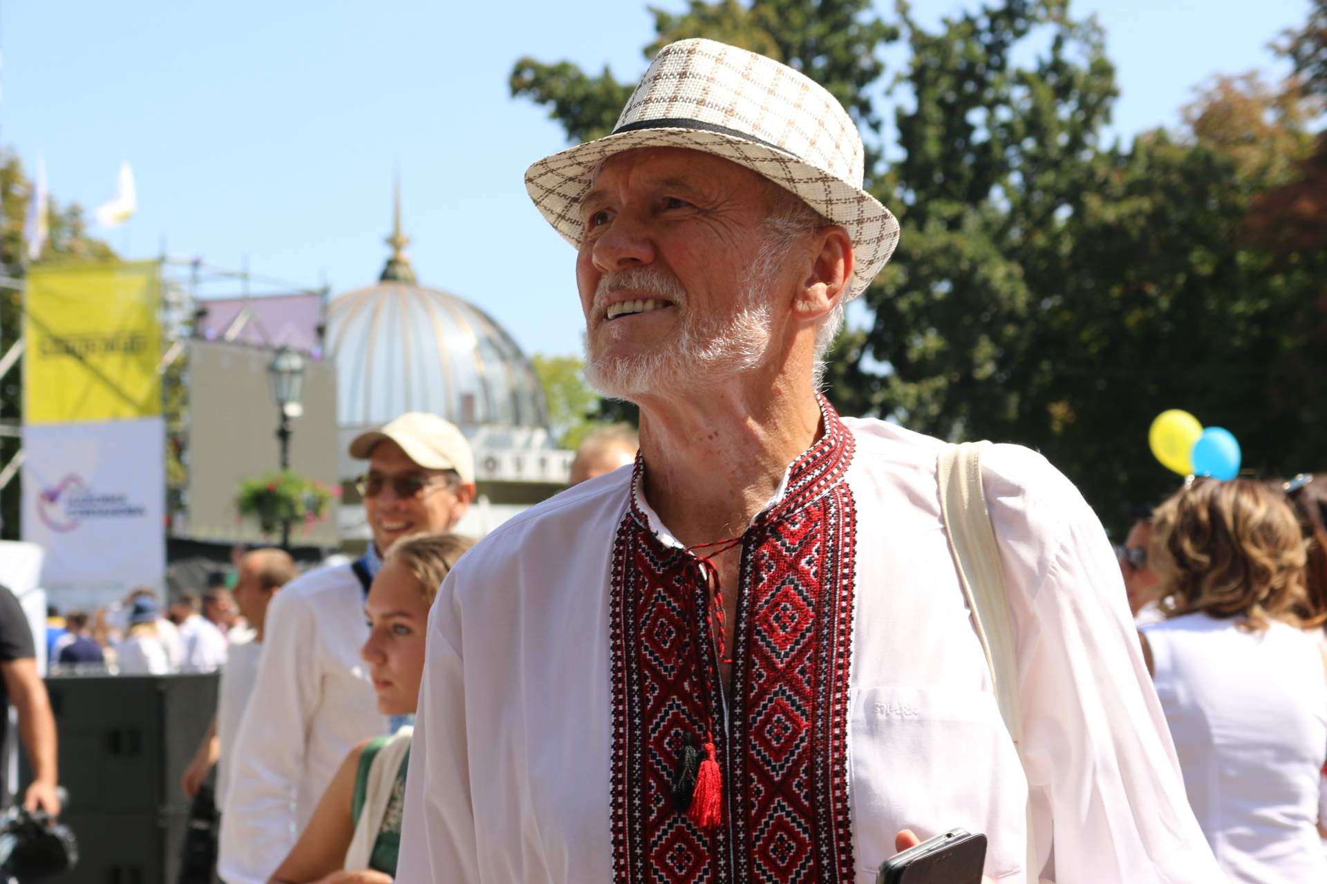 В Одесі майже дві тисячі людей у вишиванках утворили живий ланцюг
