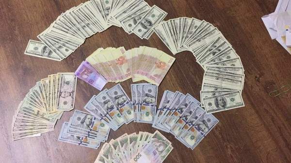 Заместителя начальника исполнительной службы в Одесской области подозревают в систематическом взяточничестве