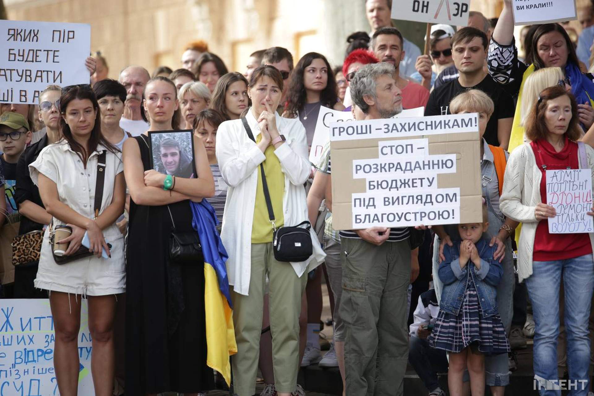 "В першу чергу - ЗСУ": в Одесі вже майже два тижні протестують проти несвоєчасних тендерів
