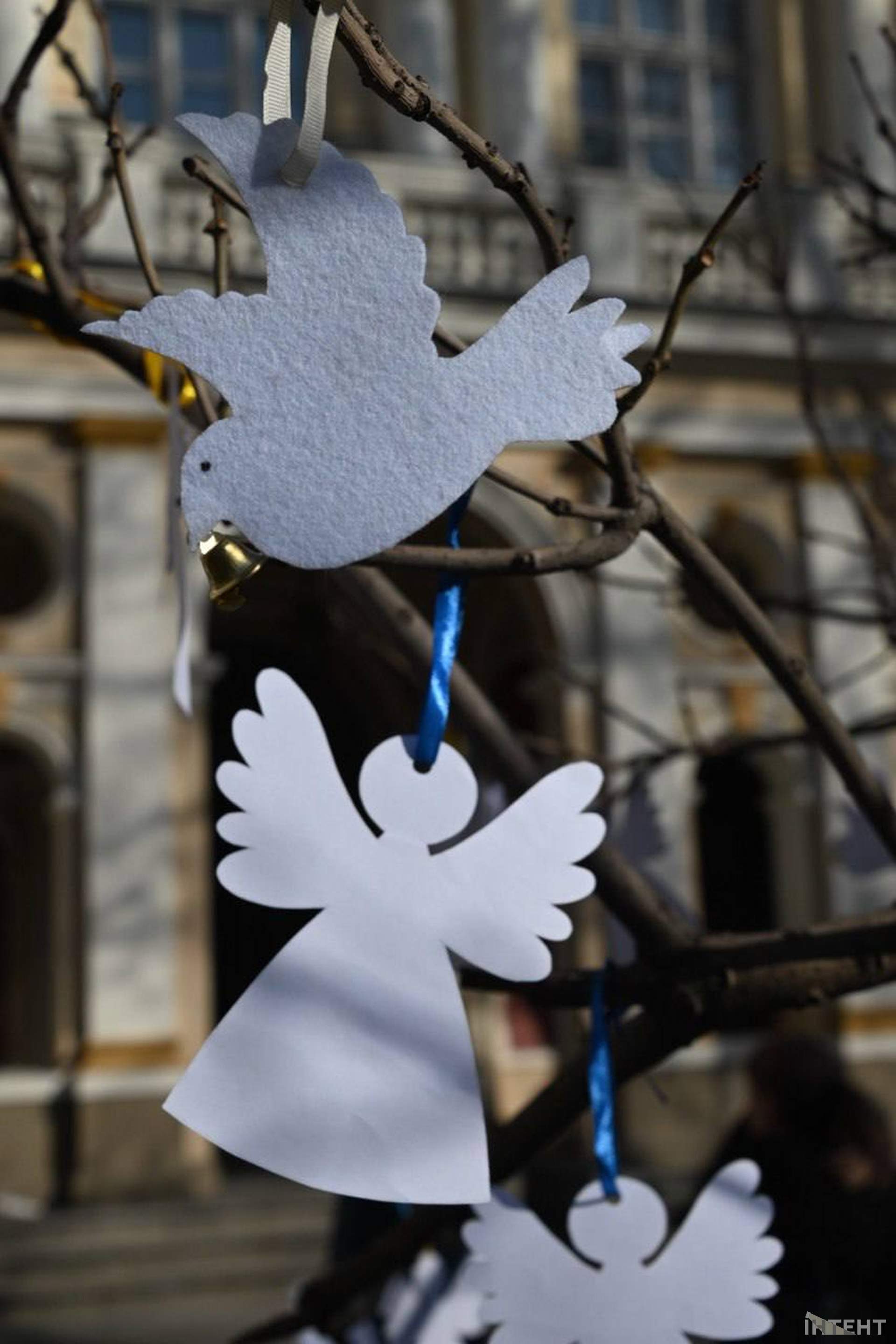 В Одесі вшанували пам'ять вбитих росіянами у драмтеатрі Маріуполя