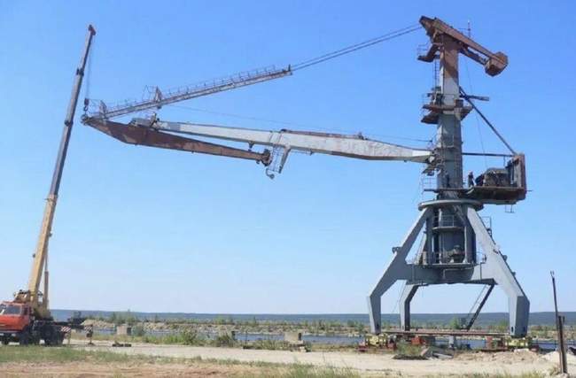 Installation of the Albatross gantry crane. Photo: