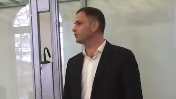 Суд отказался арестовывать и отстранять от должности подозреваемого в избиении человека мэра Болграда