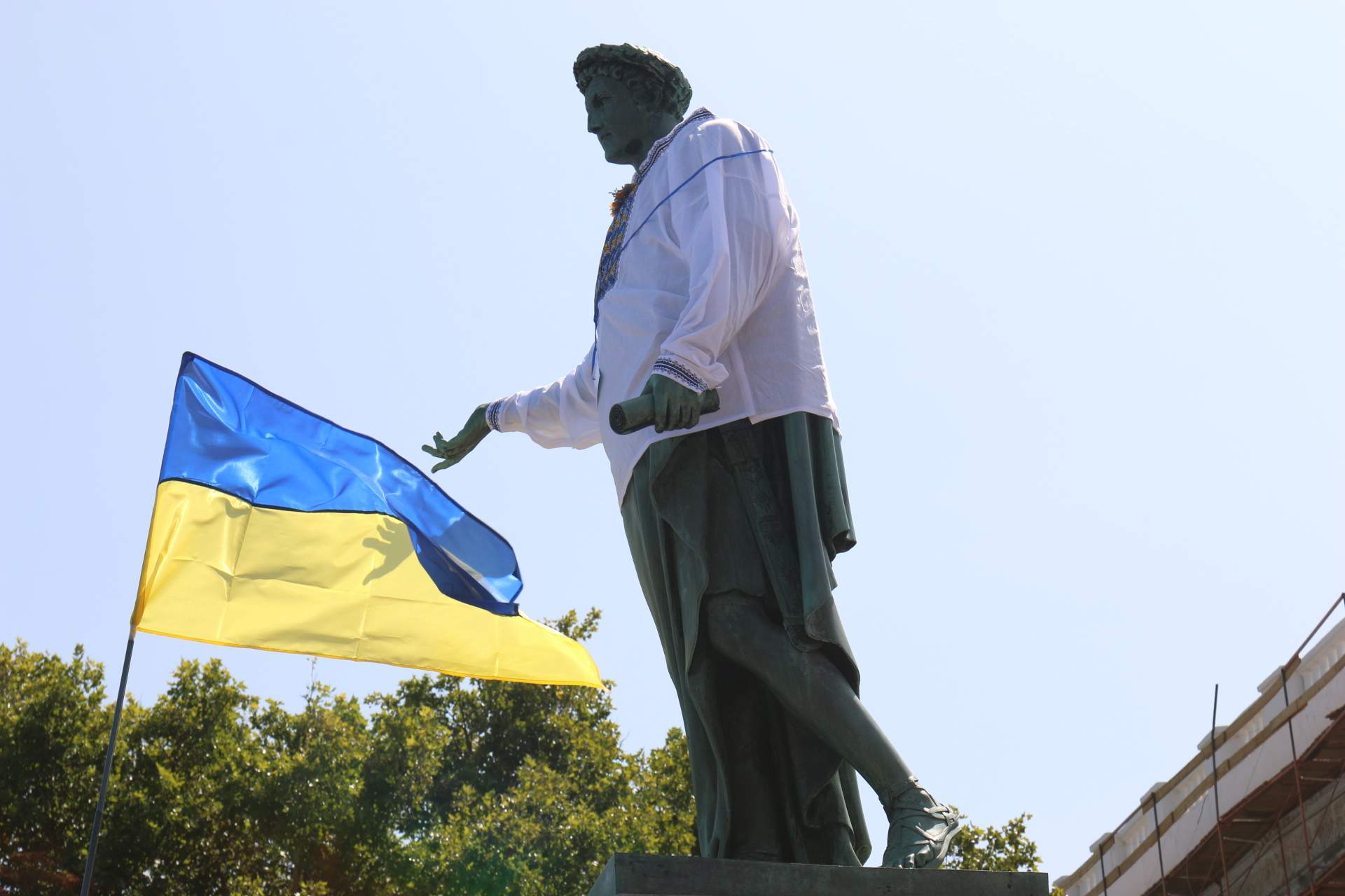 В Одесі майже дві тисячі людей у вишиванках утворили живий ланцюг