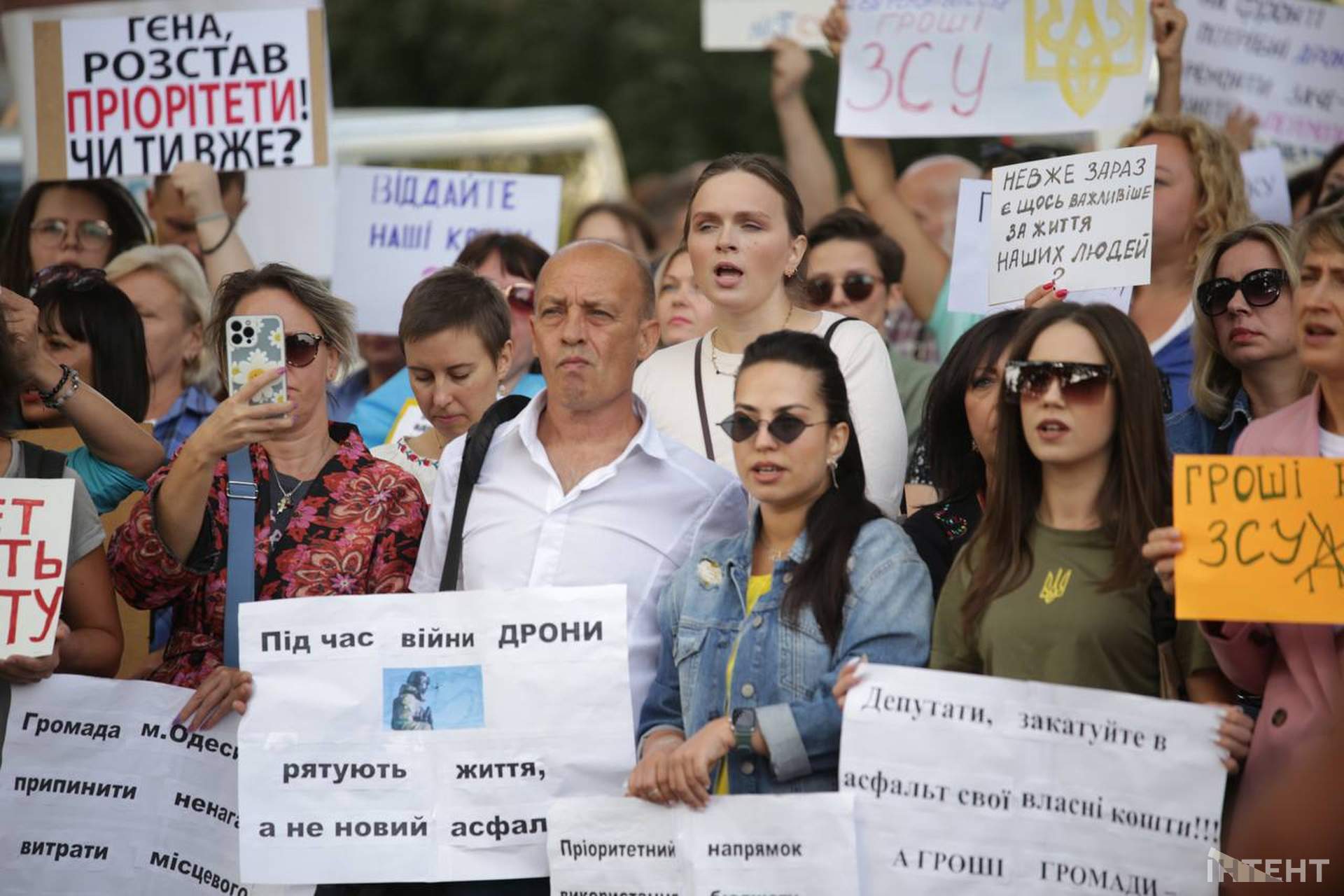 "В першу чергу - ЗСУ": в Одесі вже майже два тижні протестують проти несвоєчасних тендерів