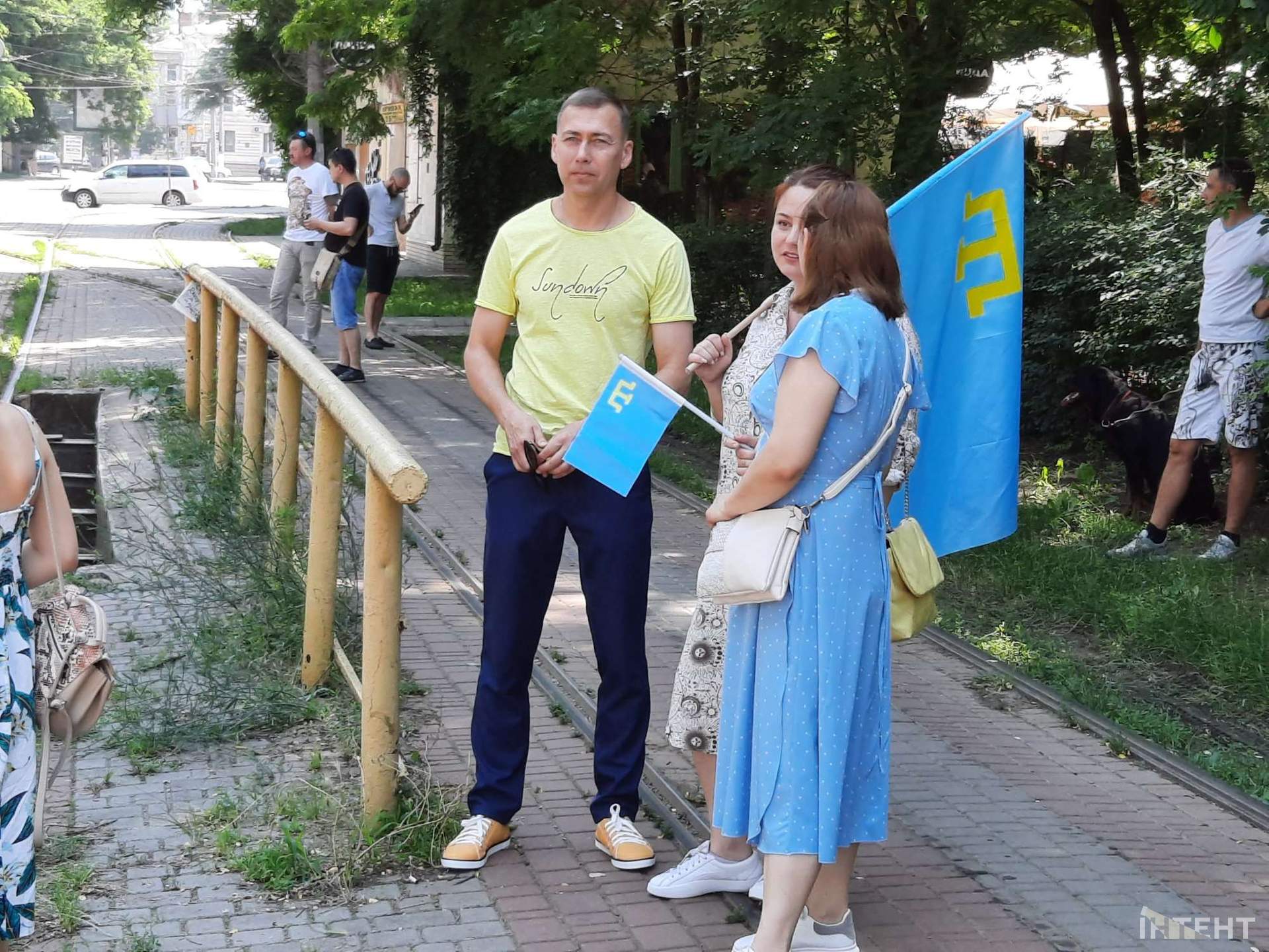 В Одесі влаштували мегамарш вишиванок та автопробіг до дня кримськотатарського прапору