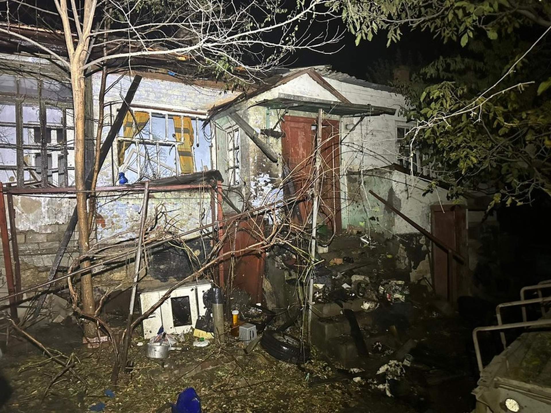 На Херсонщині показали наслідки російських атак: під завалами загинула жінка