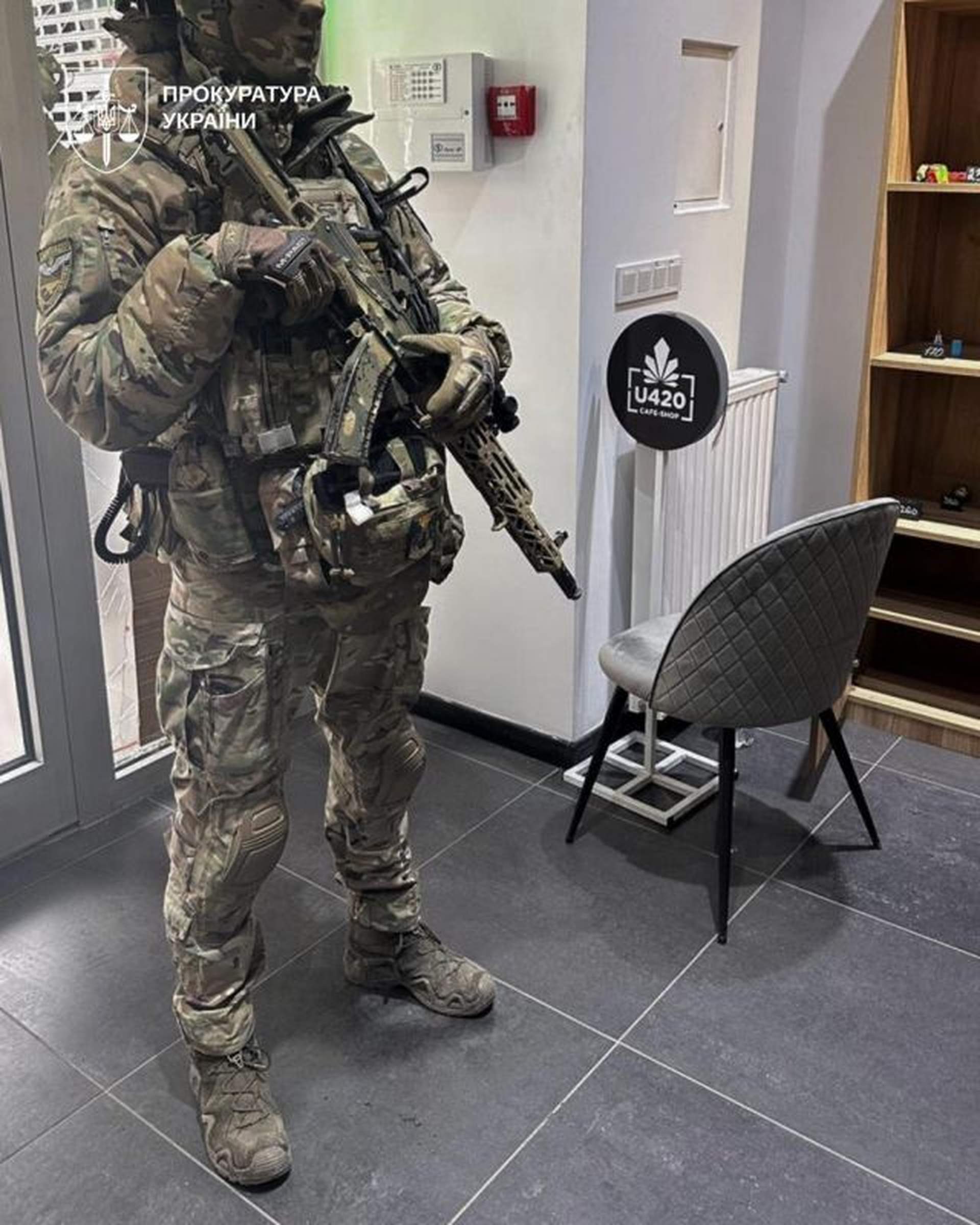 На Одещині поліцейські обшукали магазини фірми з журналістського розслідування