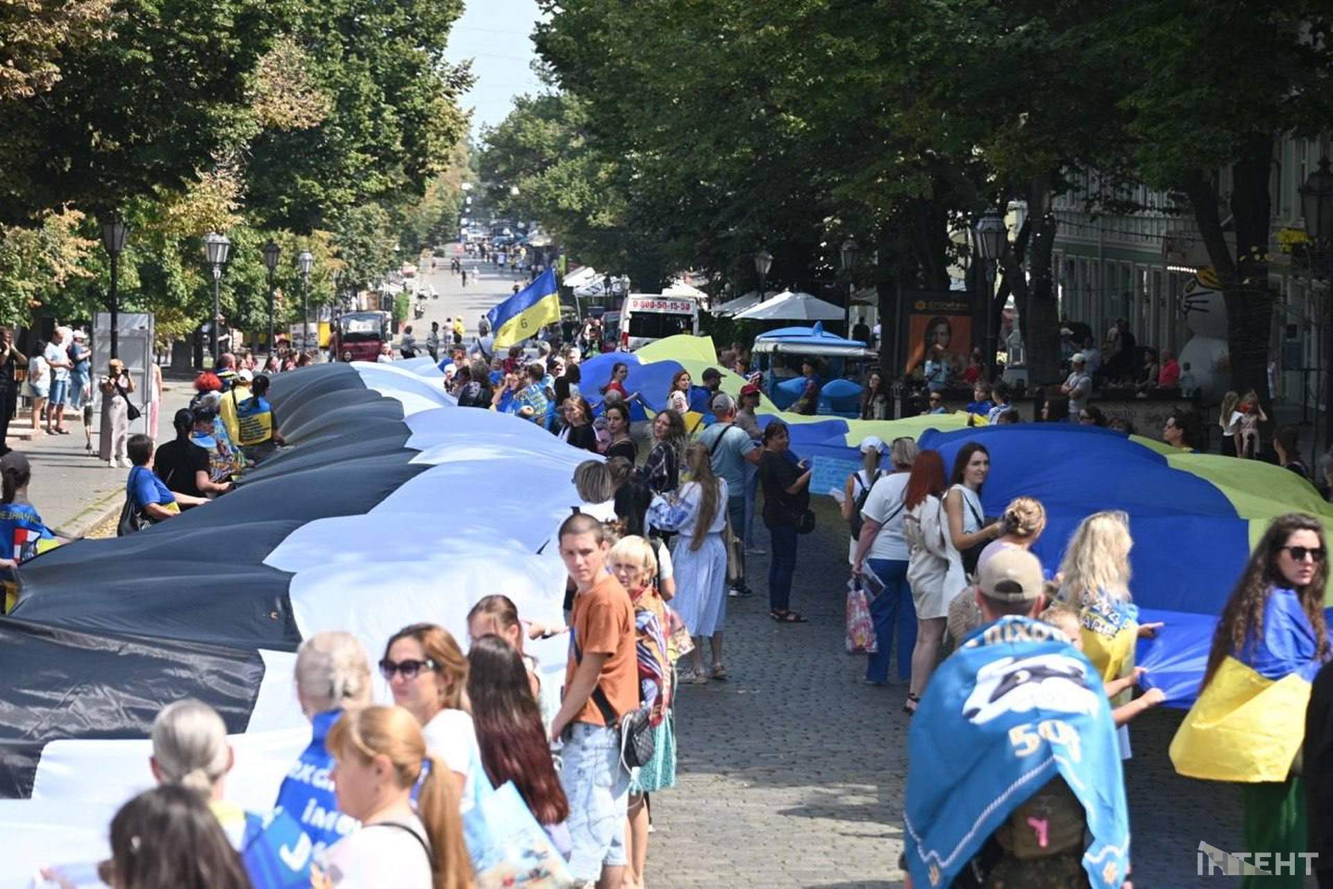 В Одесі пронесли 100-метрові прапори на підтримку полонених та зниклих