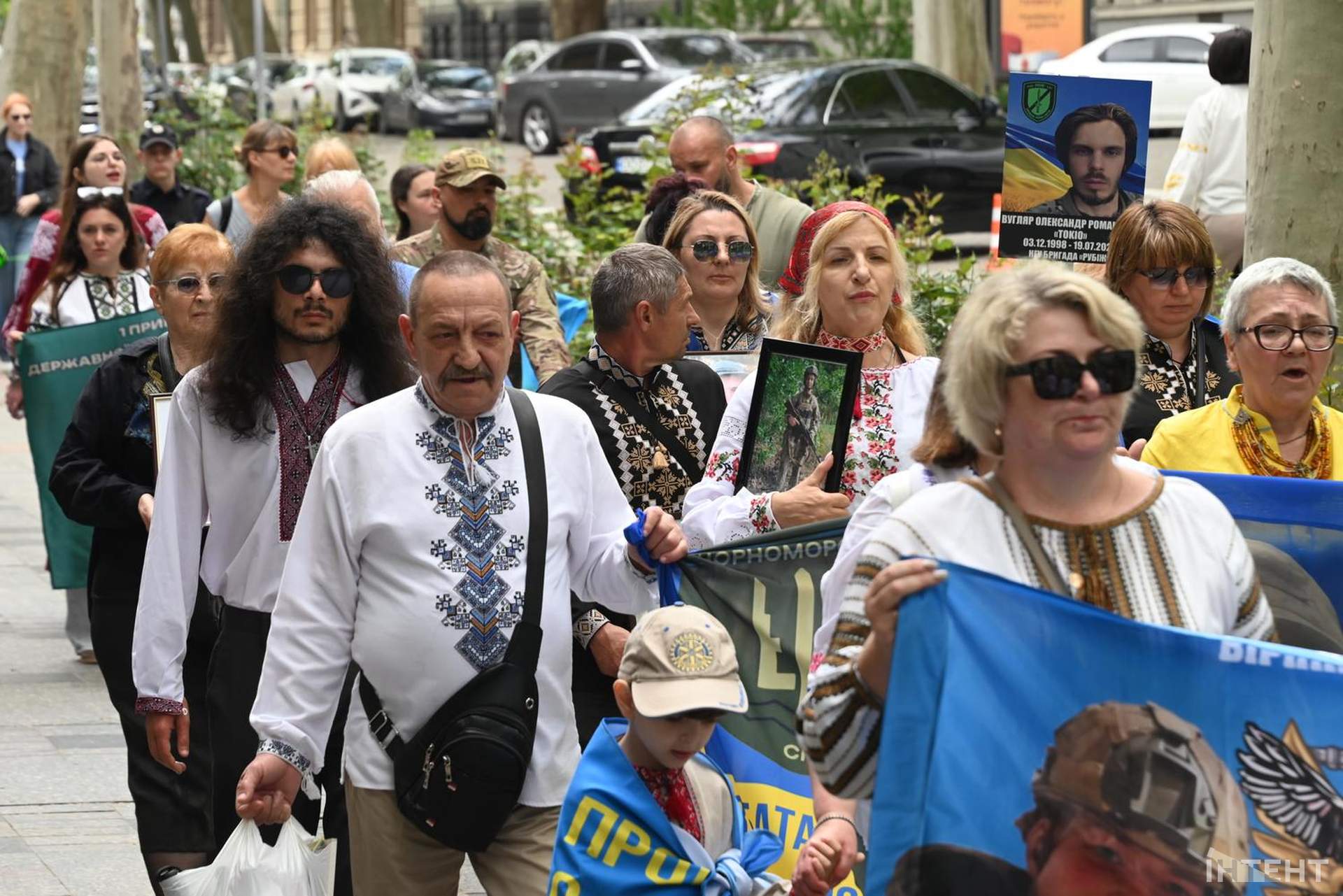 Лампадки, стрічки та хода пам’яті: в Одесі відбулася акція до Дня вишиванки