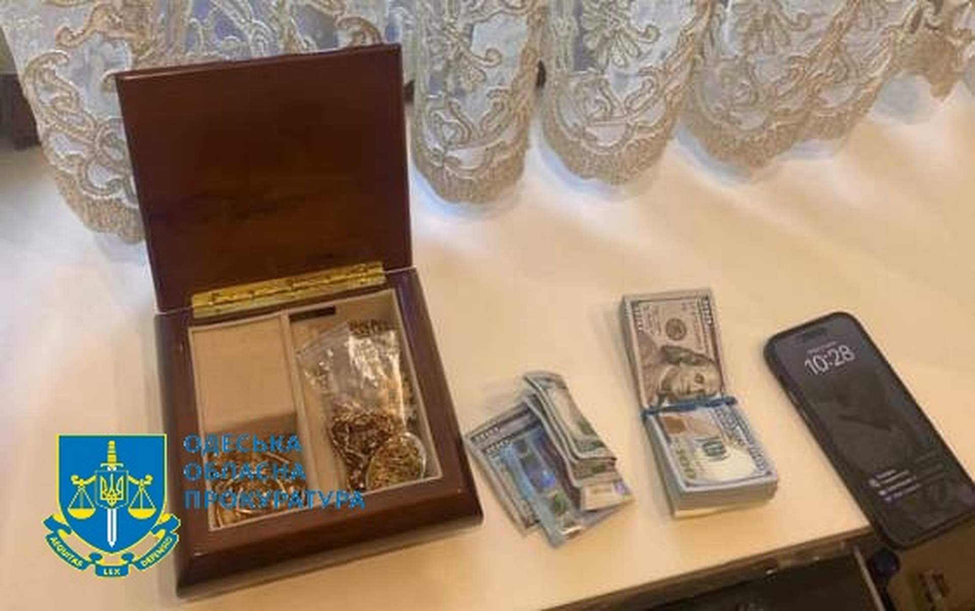 Справу про вимагання одеськими "міграційниками" 20 тисяч доларів скерували до суду