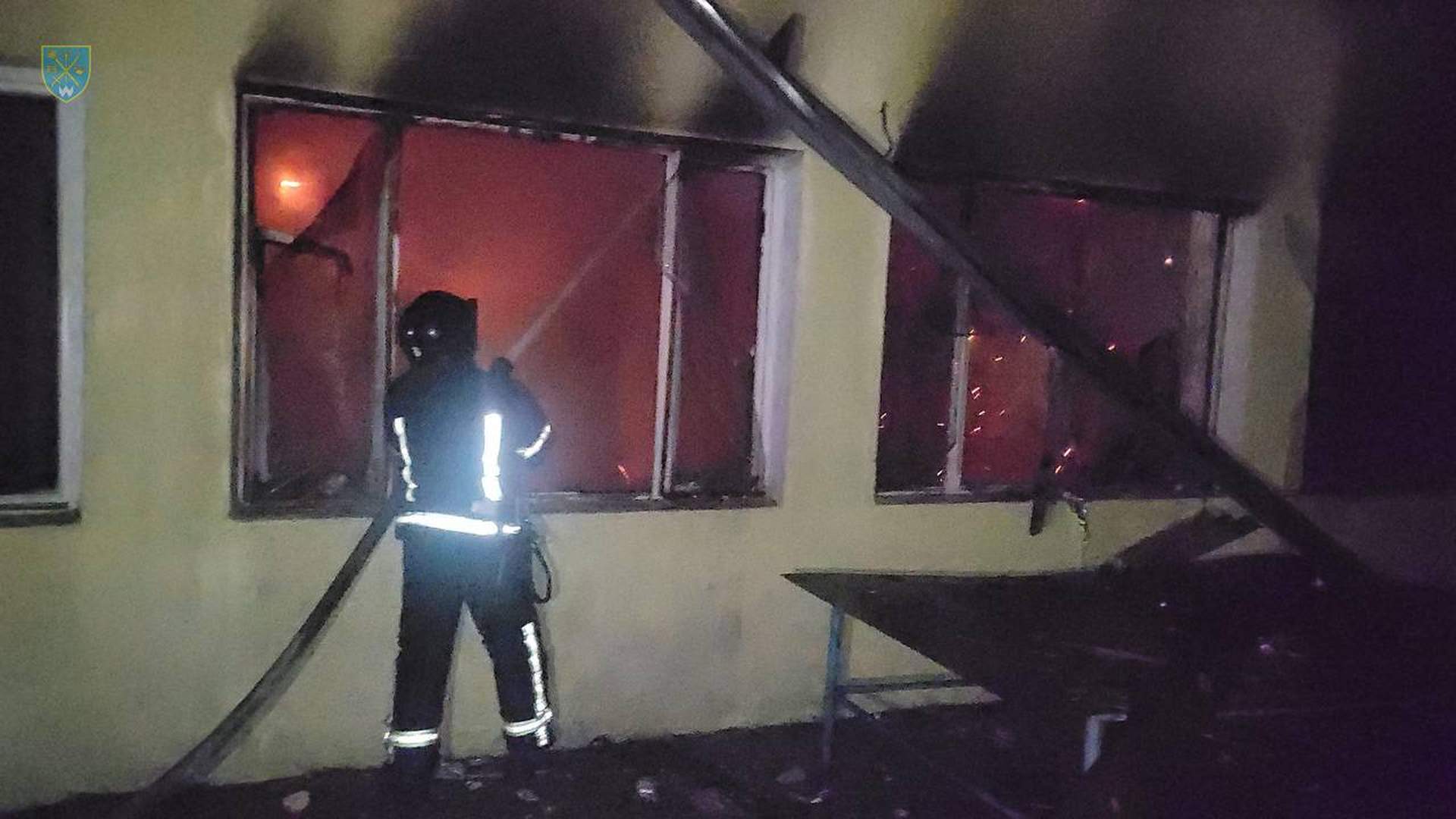 Атака дронів в Одеському районі призвела до пожежі на базі відпочинку