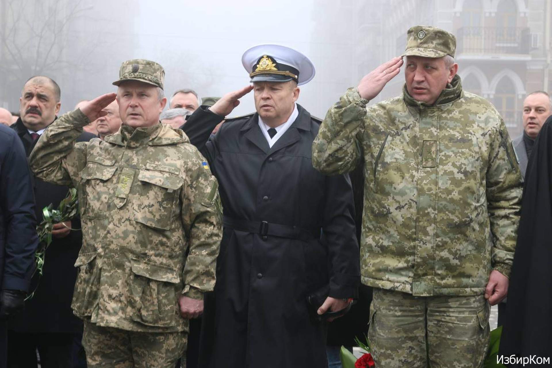 Одесситы принесли цветы к памятнику Шевченко и потребовали освободить Савченко