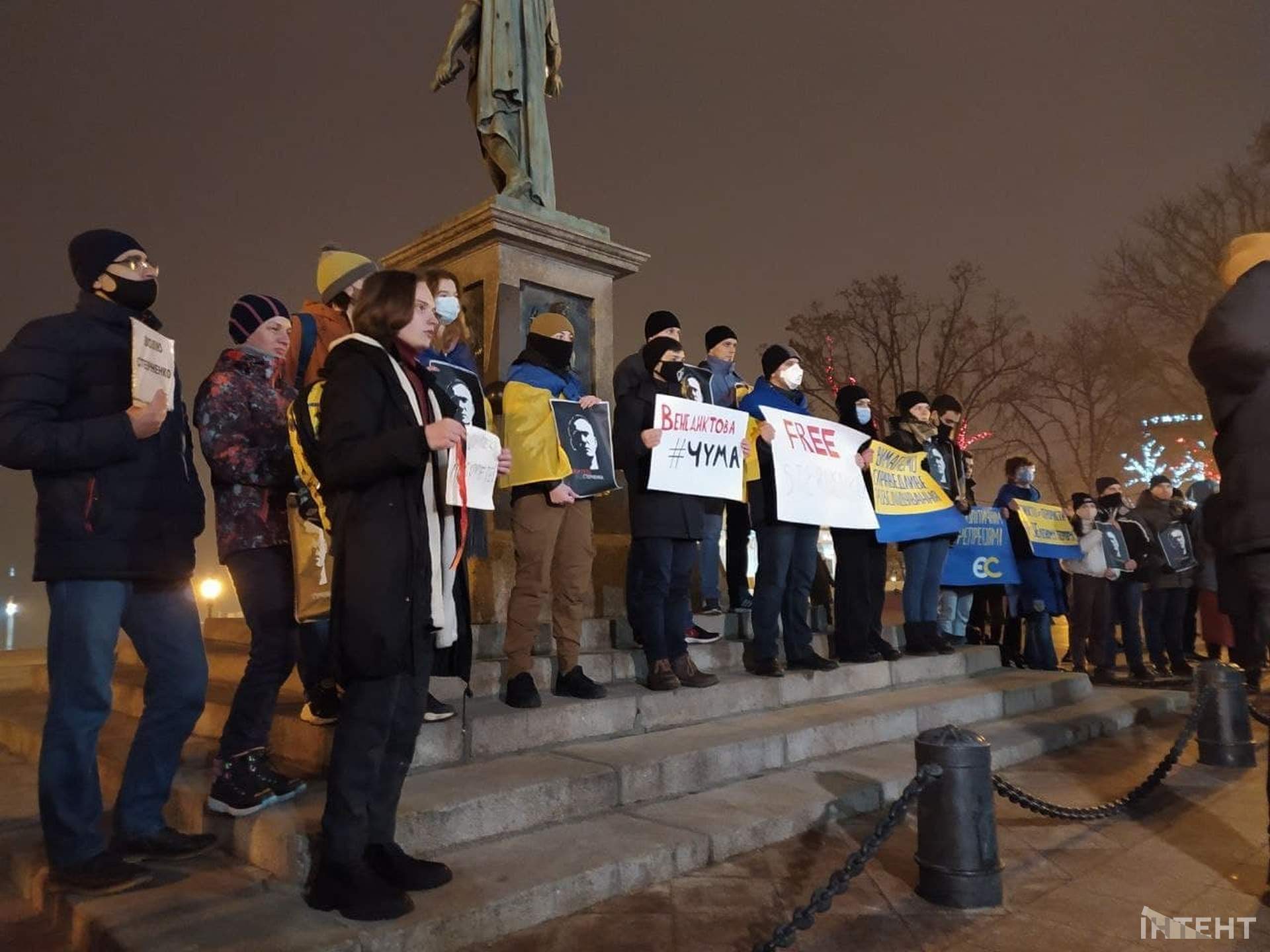 Прихильники Стерненка влаштували акцію протесту біля пам'ятника Дюку в Одесі