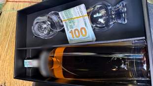 Одесского чиновника поймали на взятке за торговлю у моря