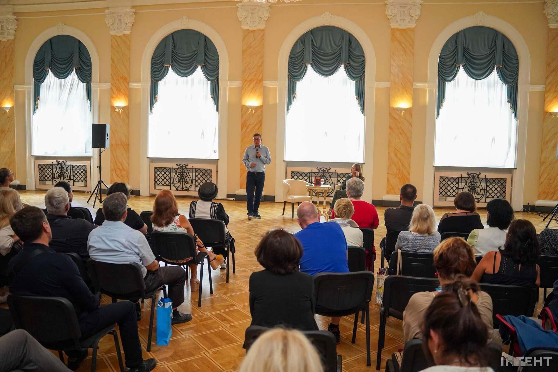 Юрій Луценко представив в Одесі свою першу книгу про війну