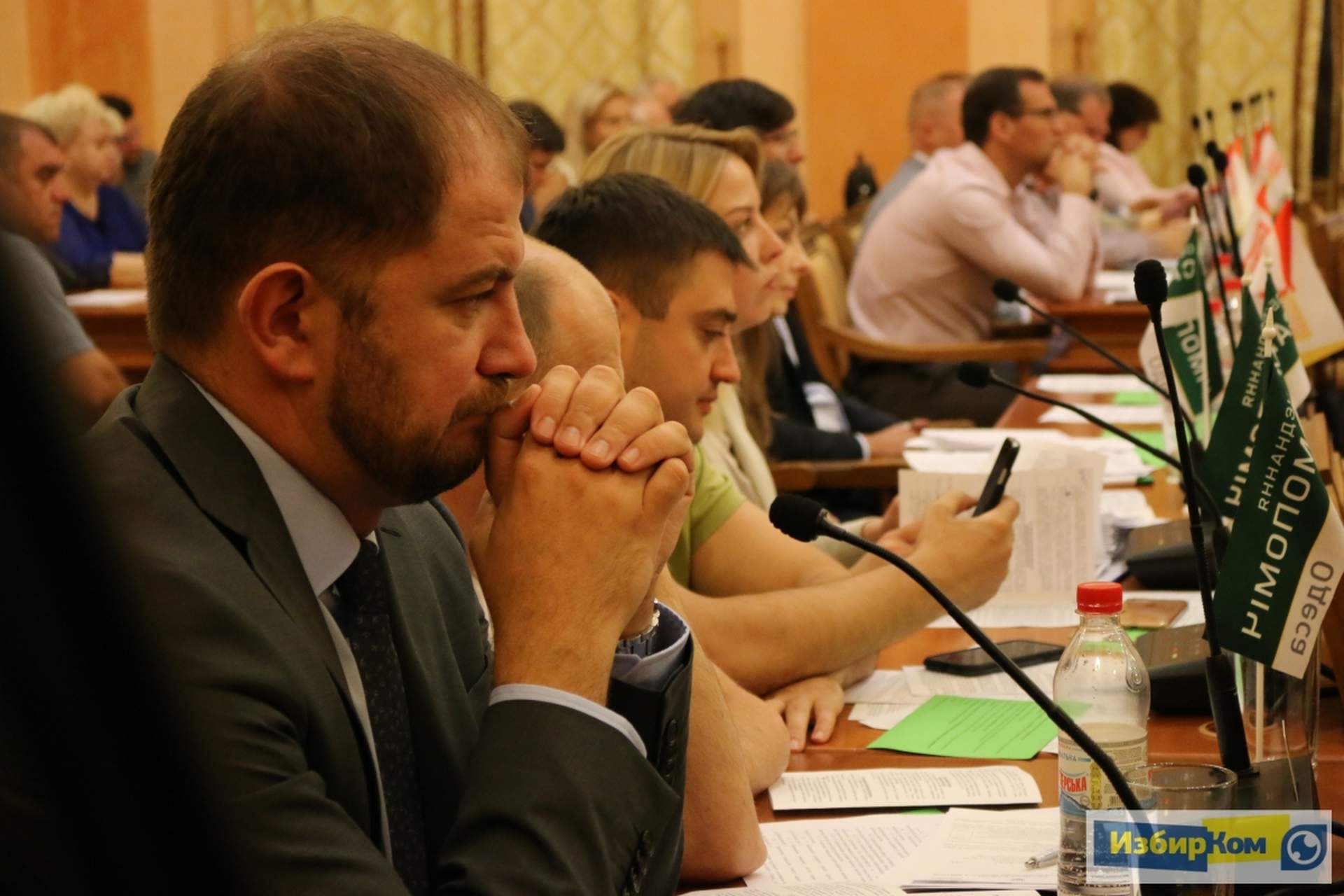Сессия Одесского городского совета: недопуск журналистов и покупка дубинок муниципальной охране