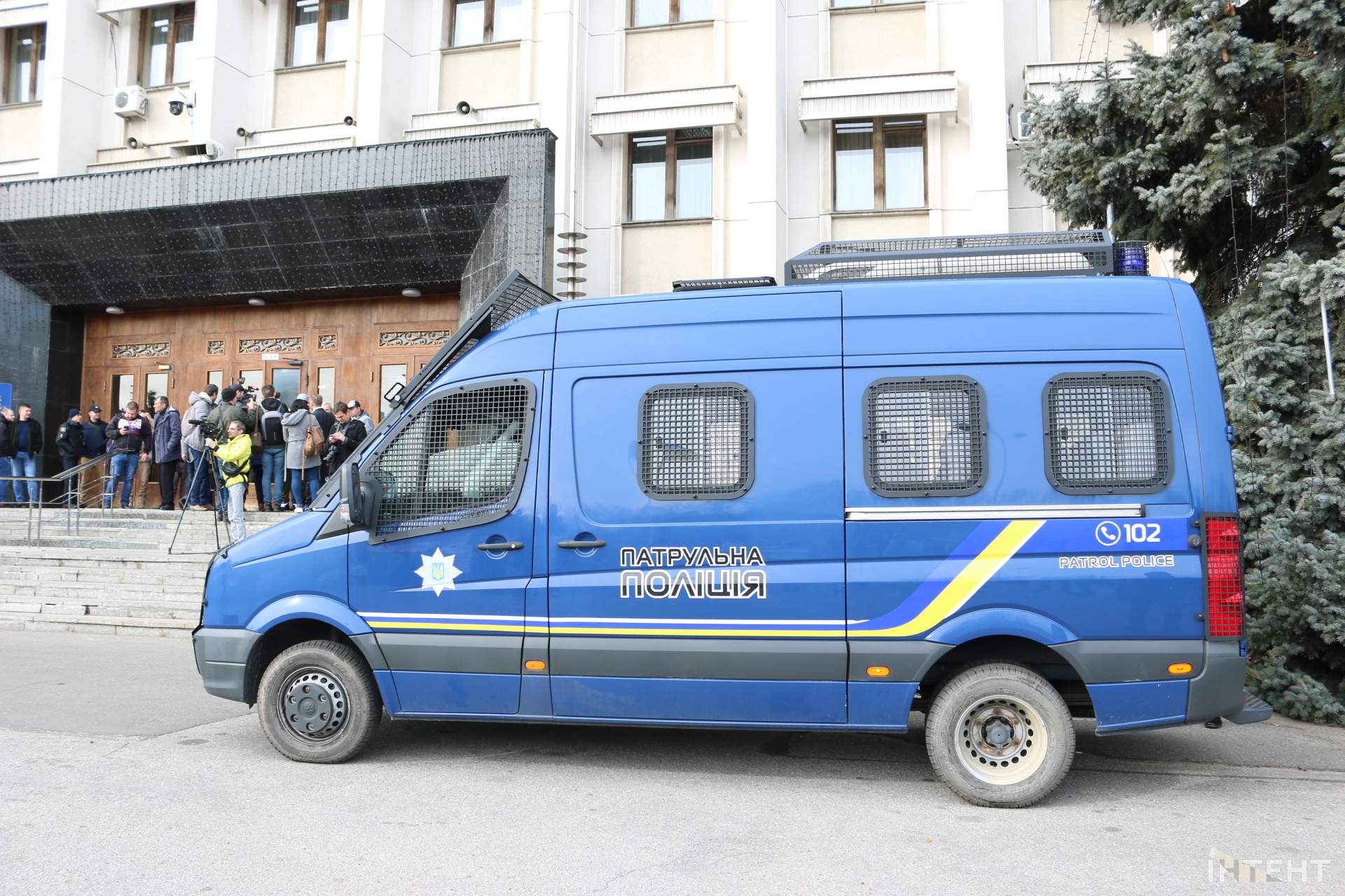 Сесія Одеської обласної ради: мітинг ззовні і напруга всередині
